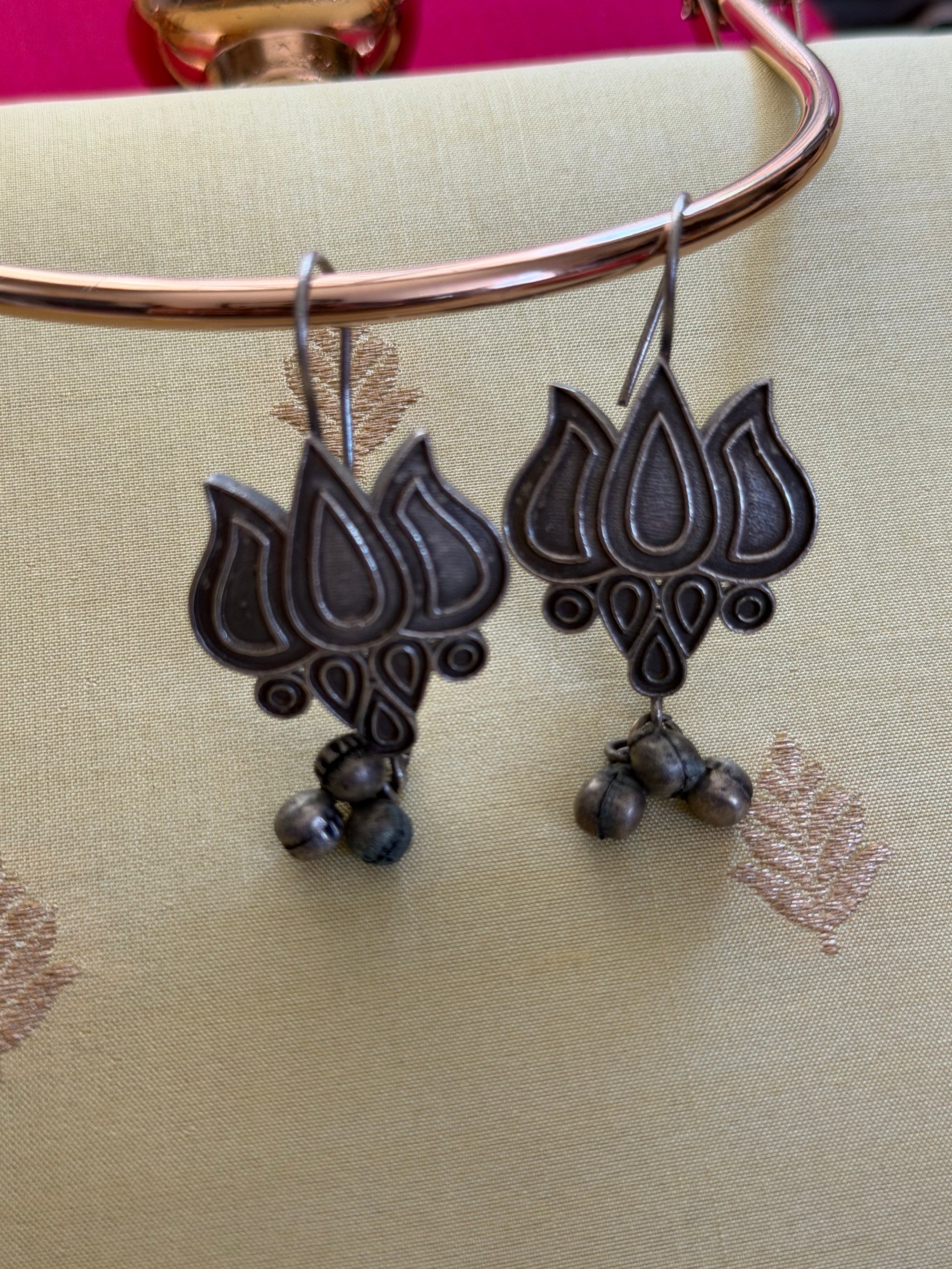 SILVER TONED JEWELRY : Lotus Drops