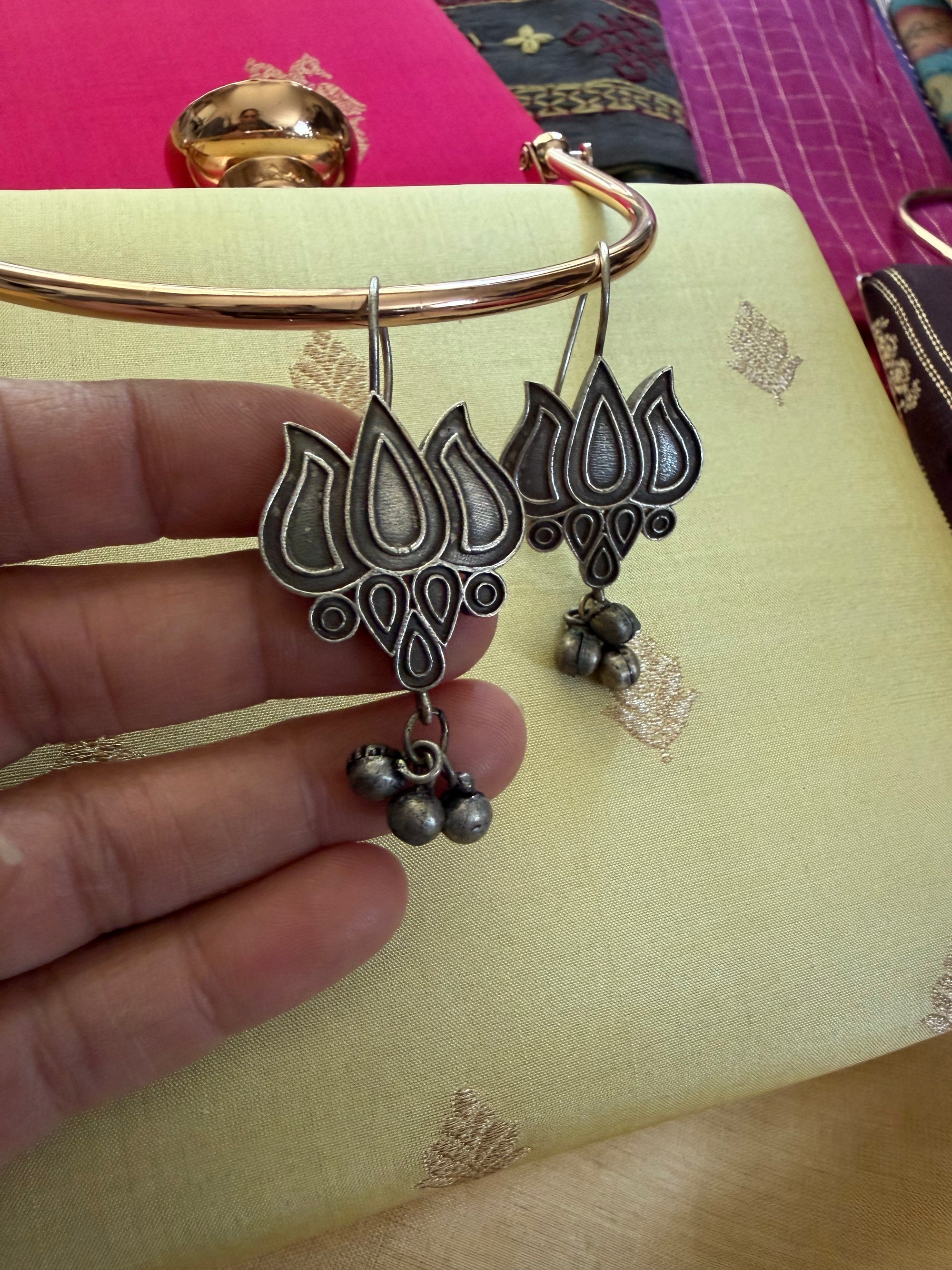 SILVER TONED JEWELRY : Lotus Drops