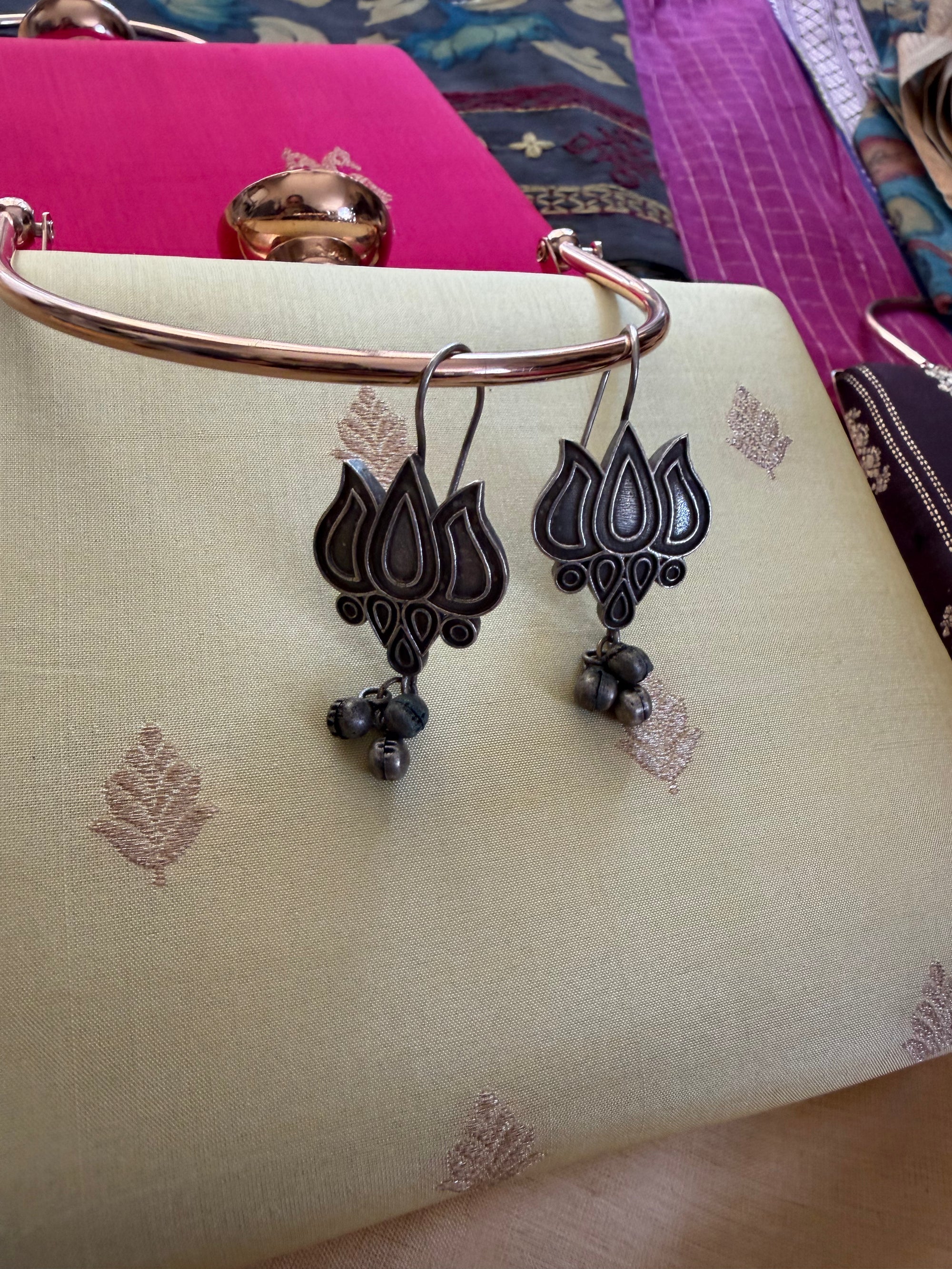 SILVER TONED JEWELRY : Lotus Drops