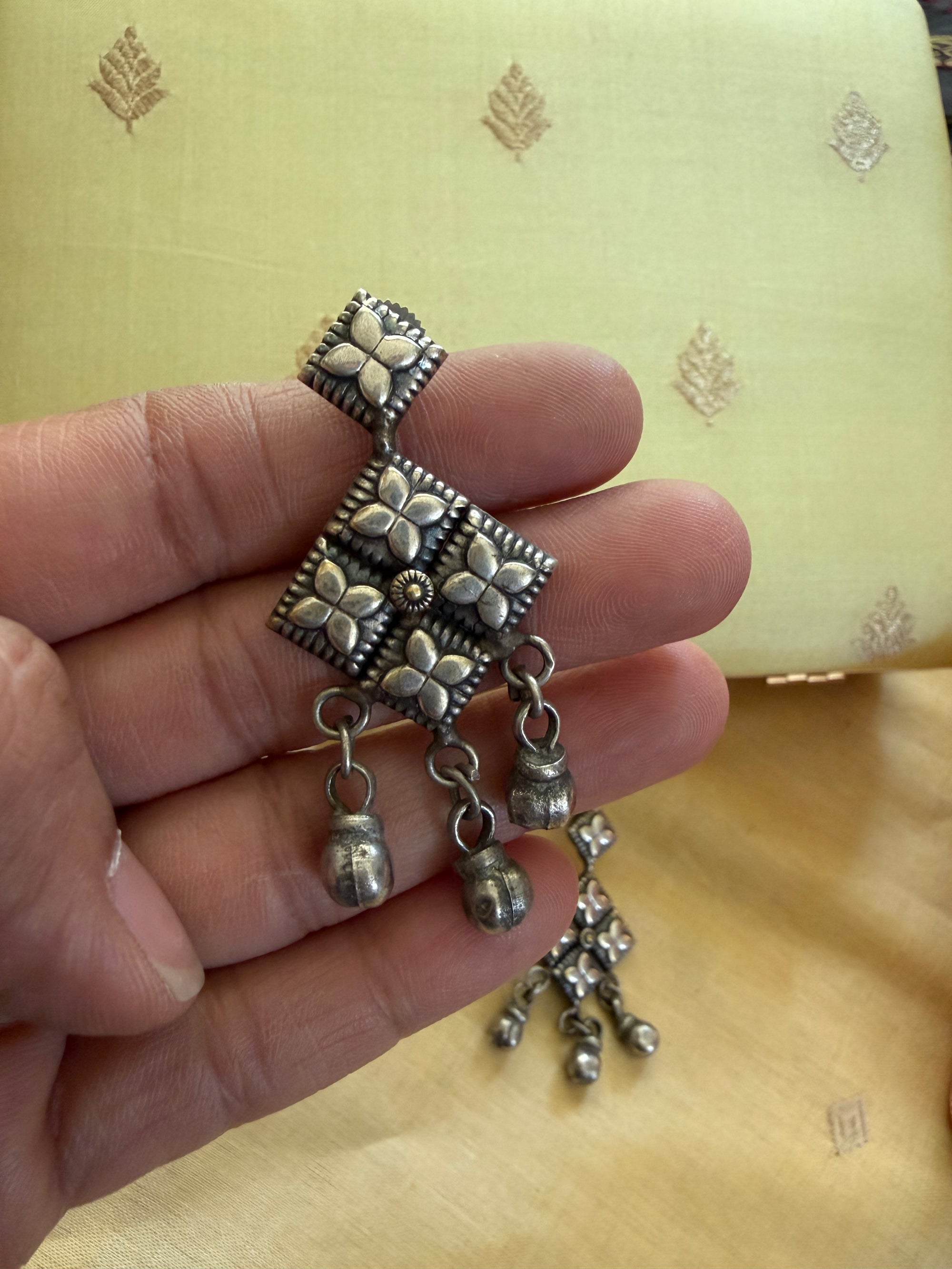 SILVER TONED JEWELRY : Earrings