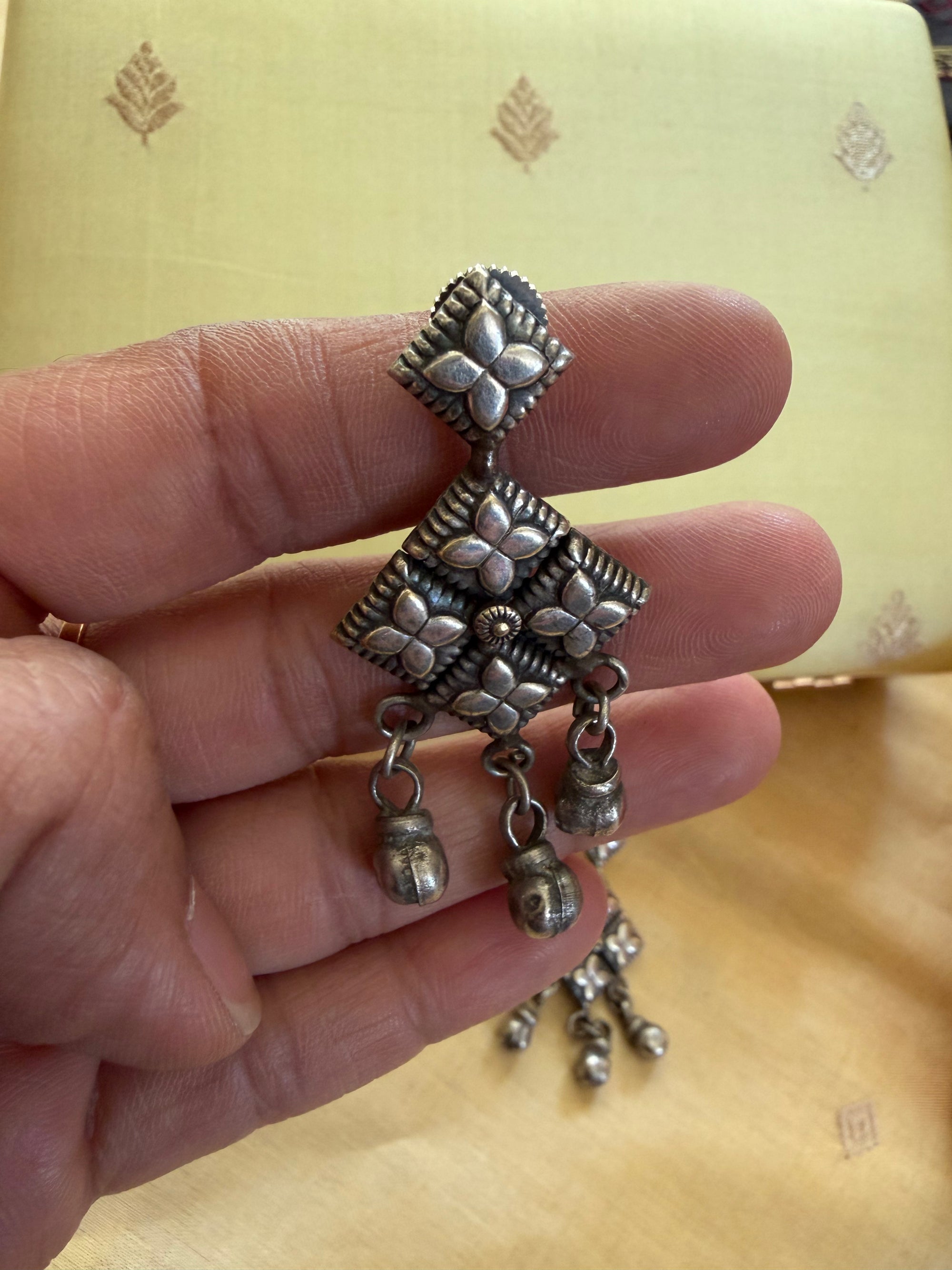 SILVER TONED JEWELRY : Earrings