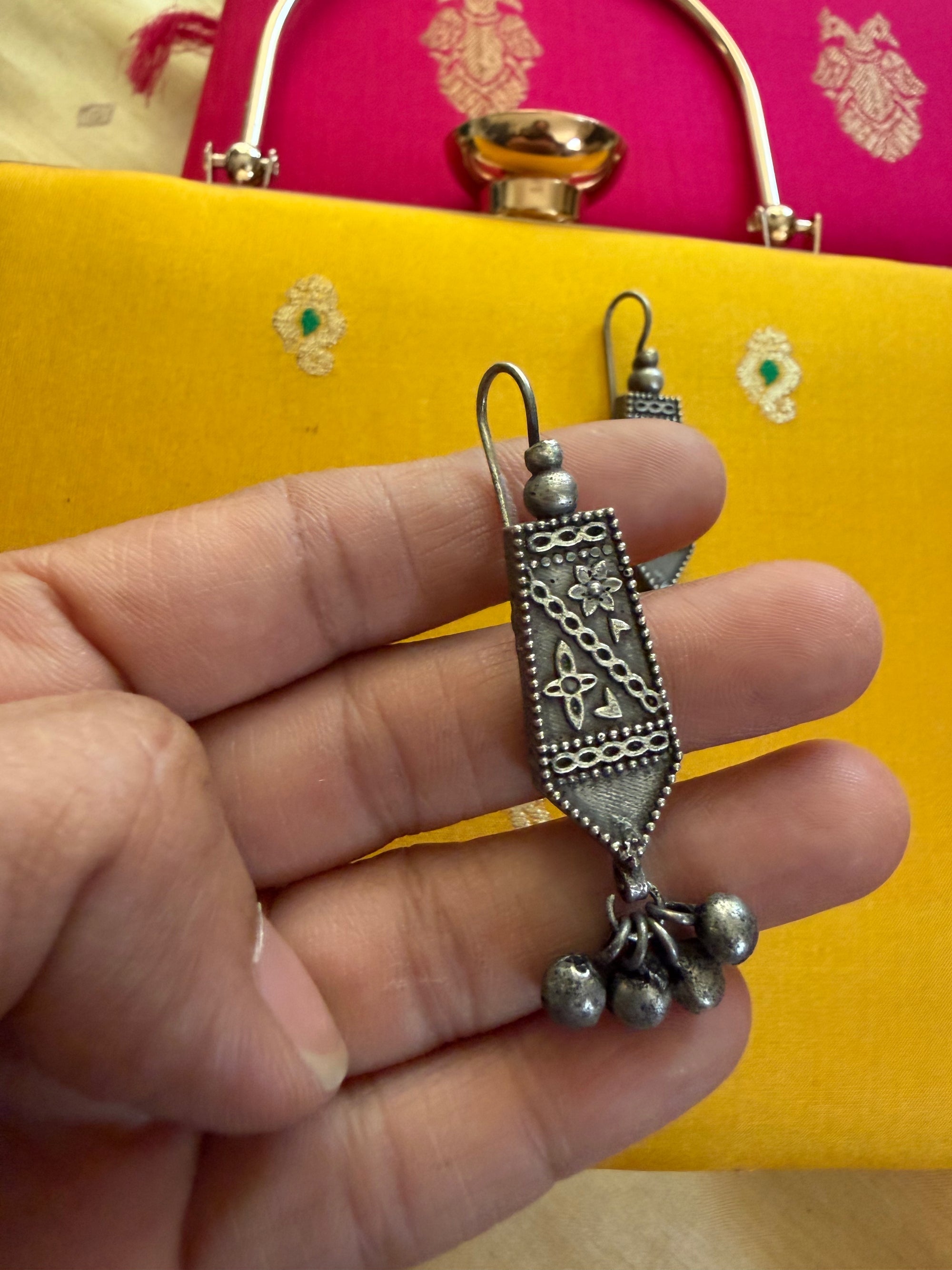 SILVER TONED JEWELRY : Earrings