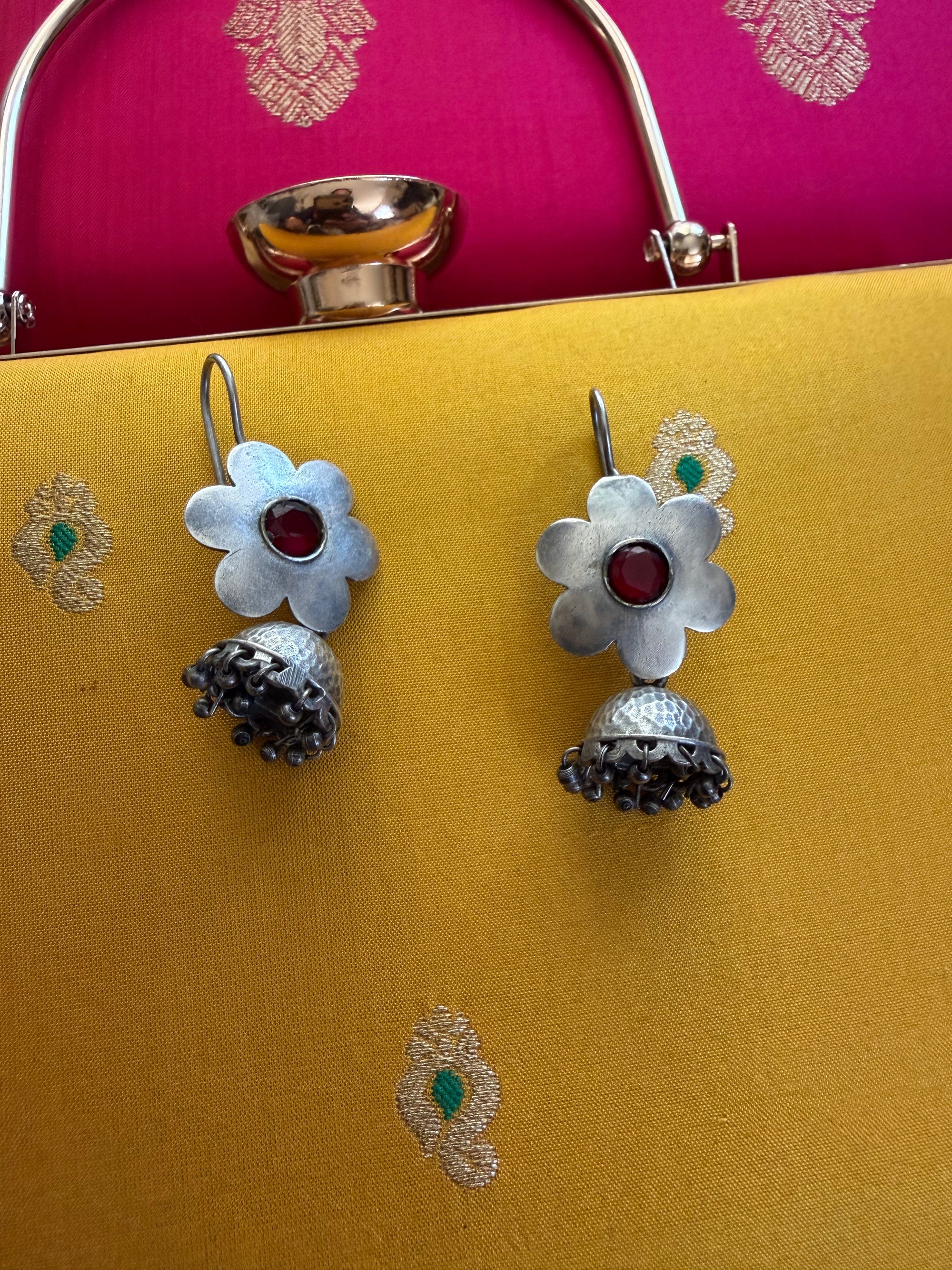 SILVER TONED JEWELRY : Jhumka Earrings