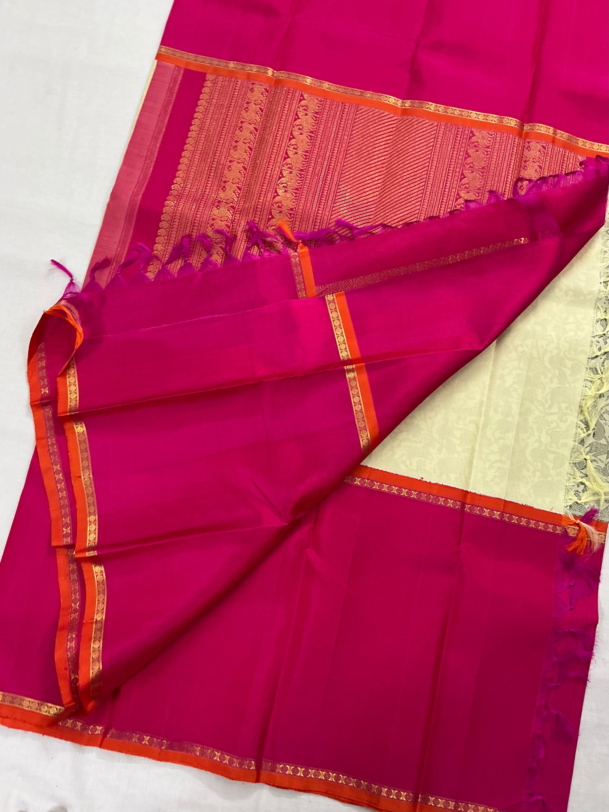 MYTHILI:  Vanasingaram Korvai Kanjivaram Silk (Pencil sketch style)