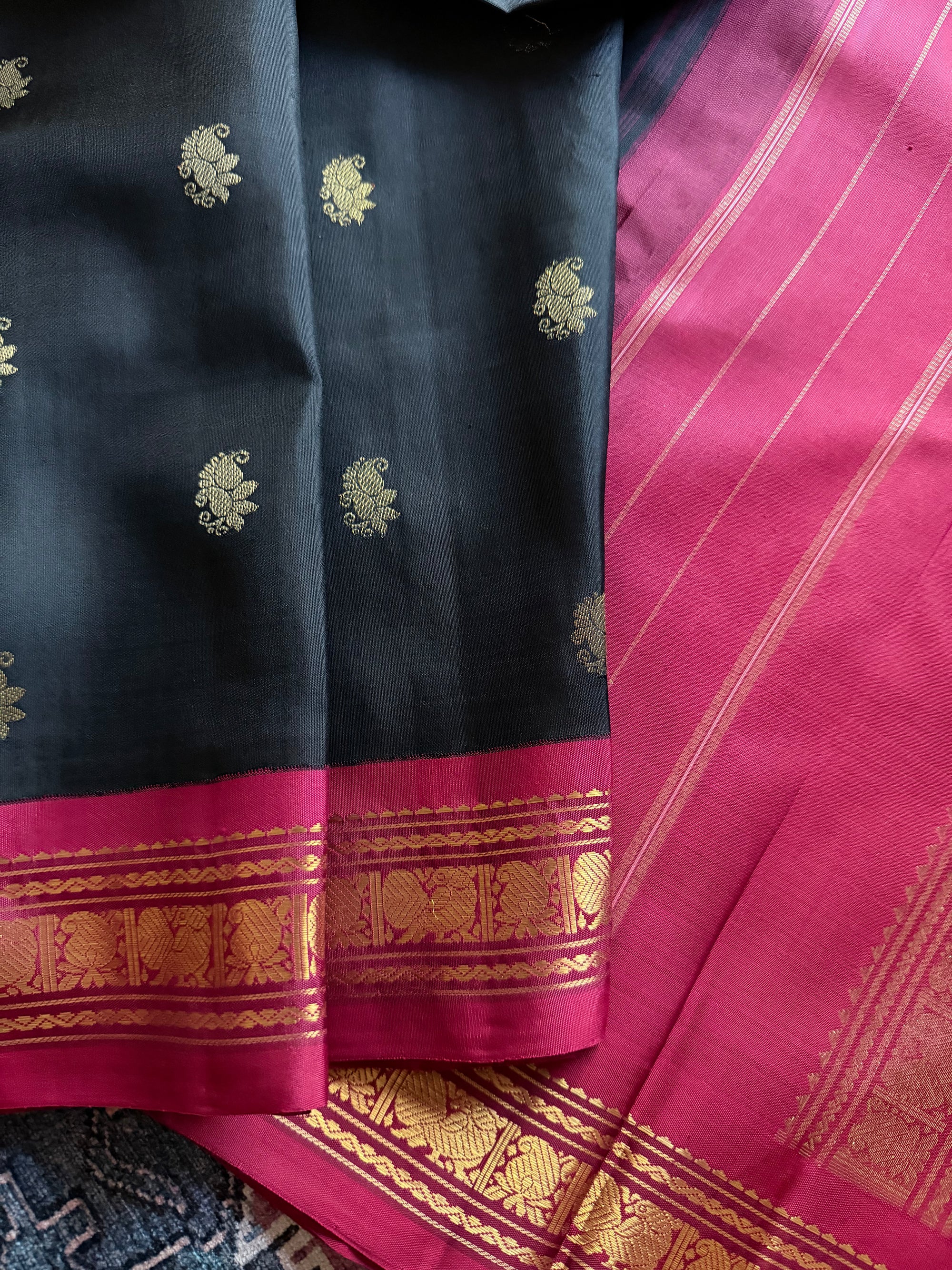 MYTHILI:  Black + Arakku
