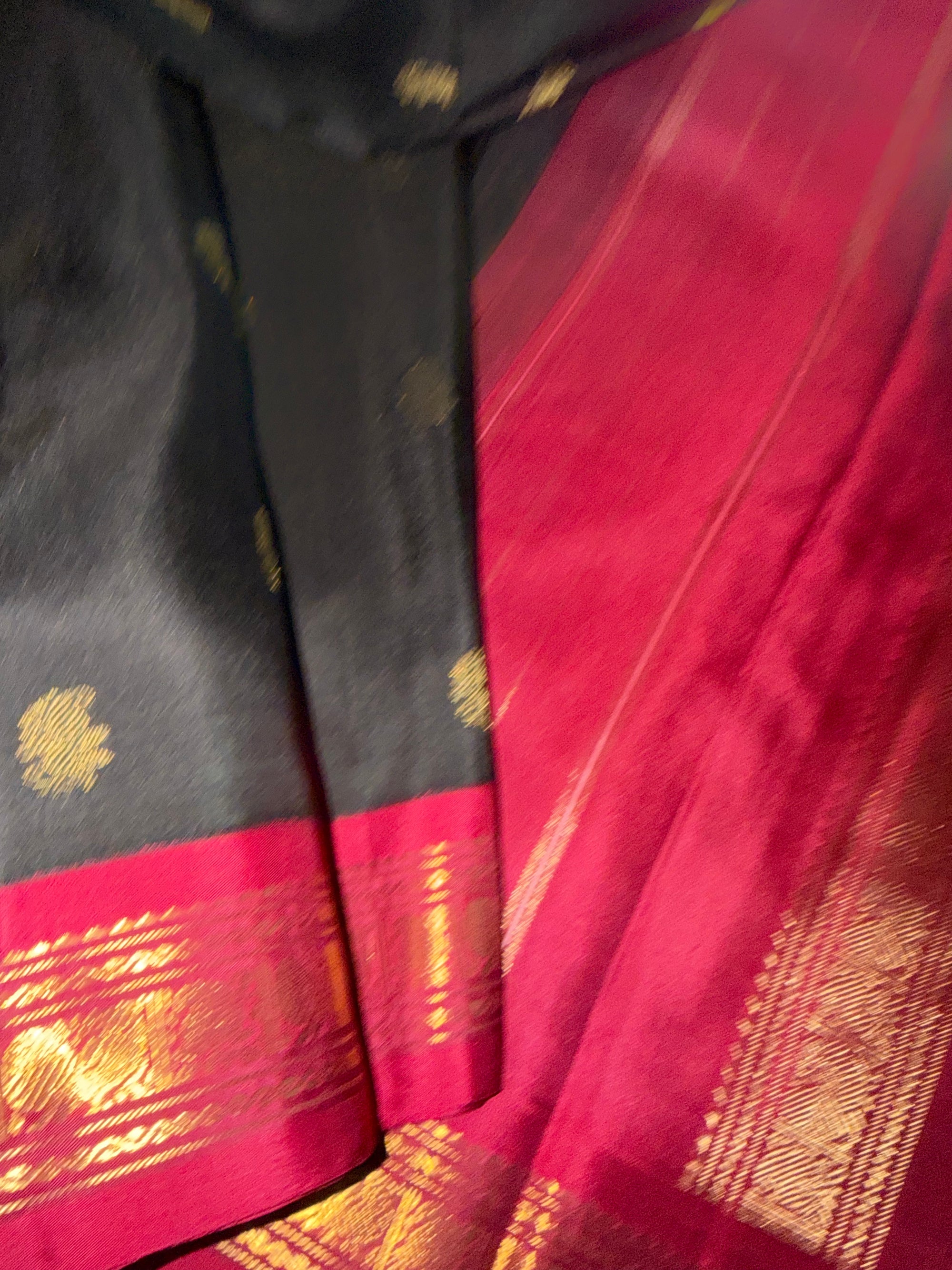 MYTHILI:  Black + Arakku