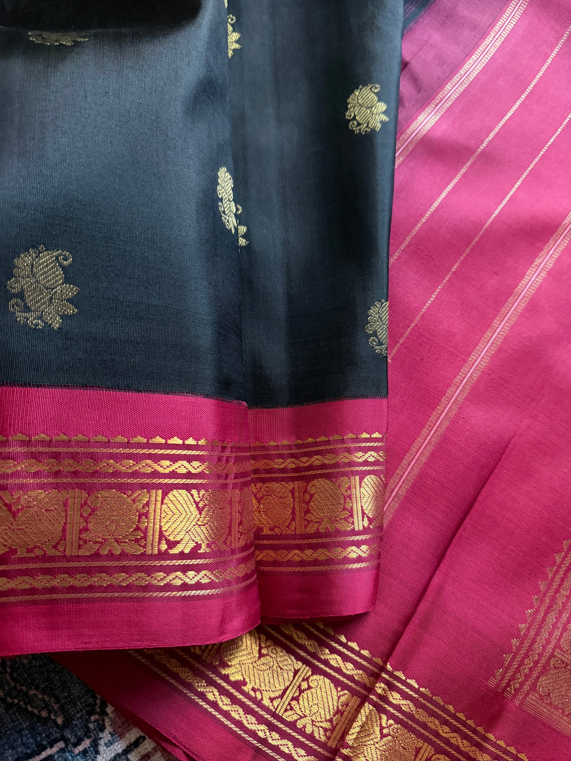MYTHILI:  Black + Arakku