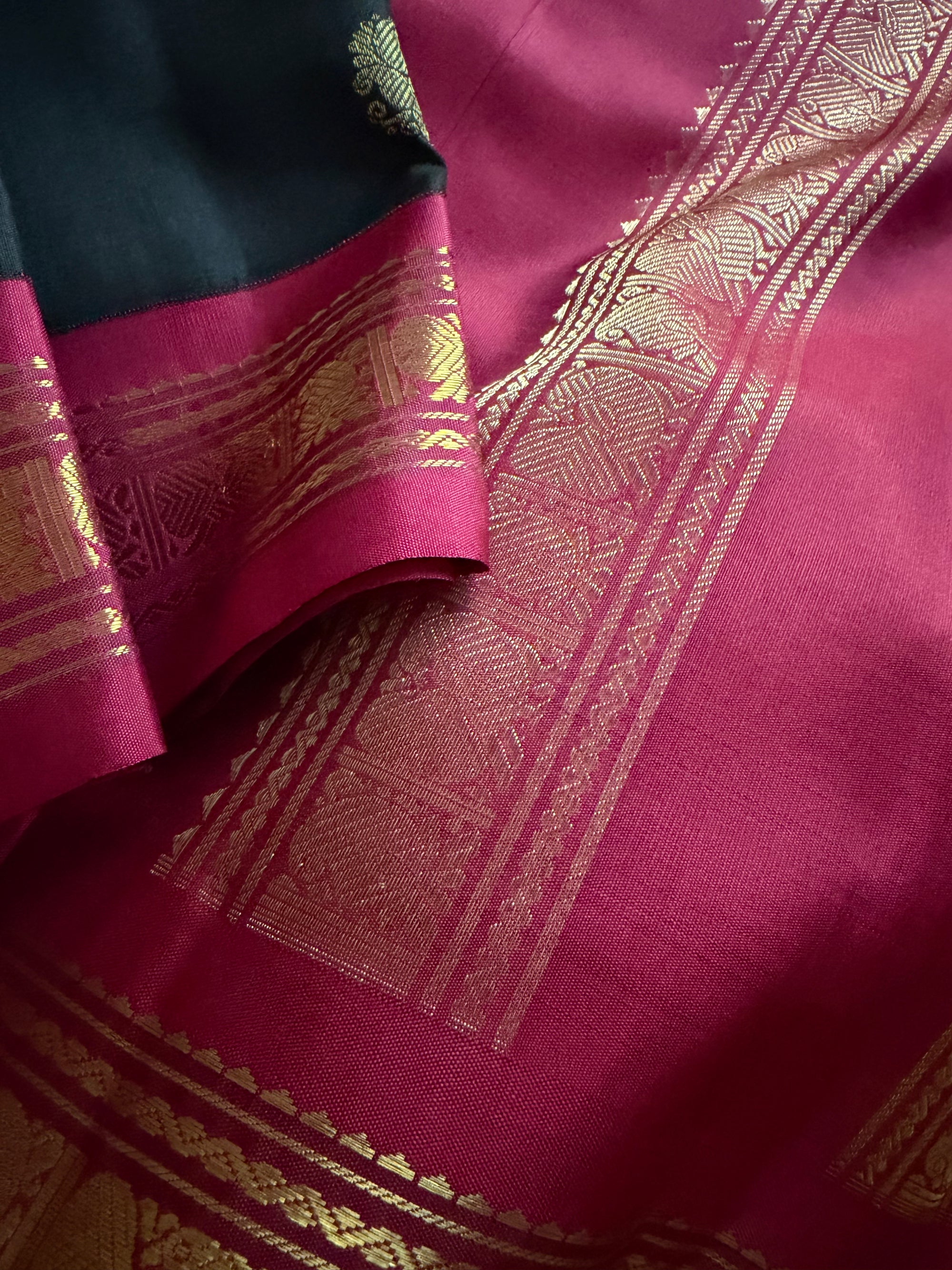 MYTHILI:  Black + Arakku
