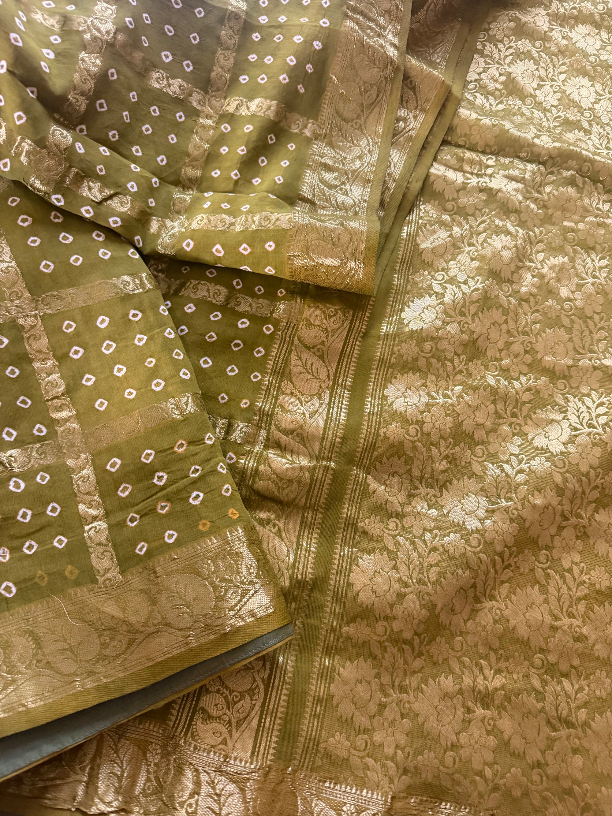 Handknotted Sungudi - Kattam Elai Pettu (Olive Green)