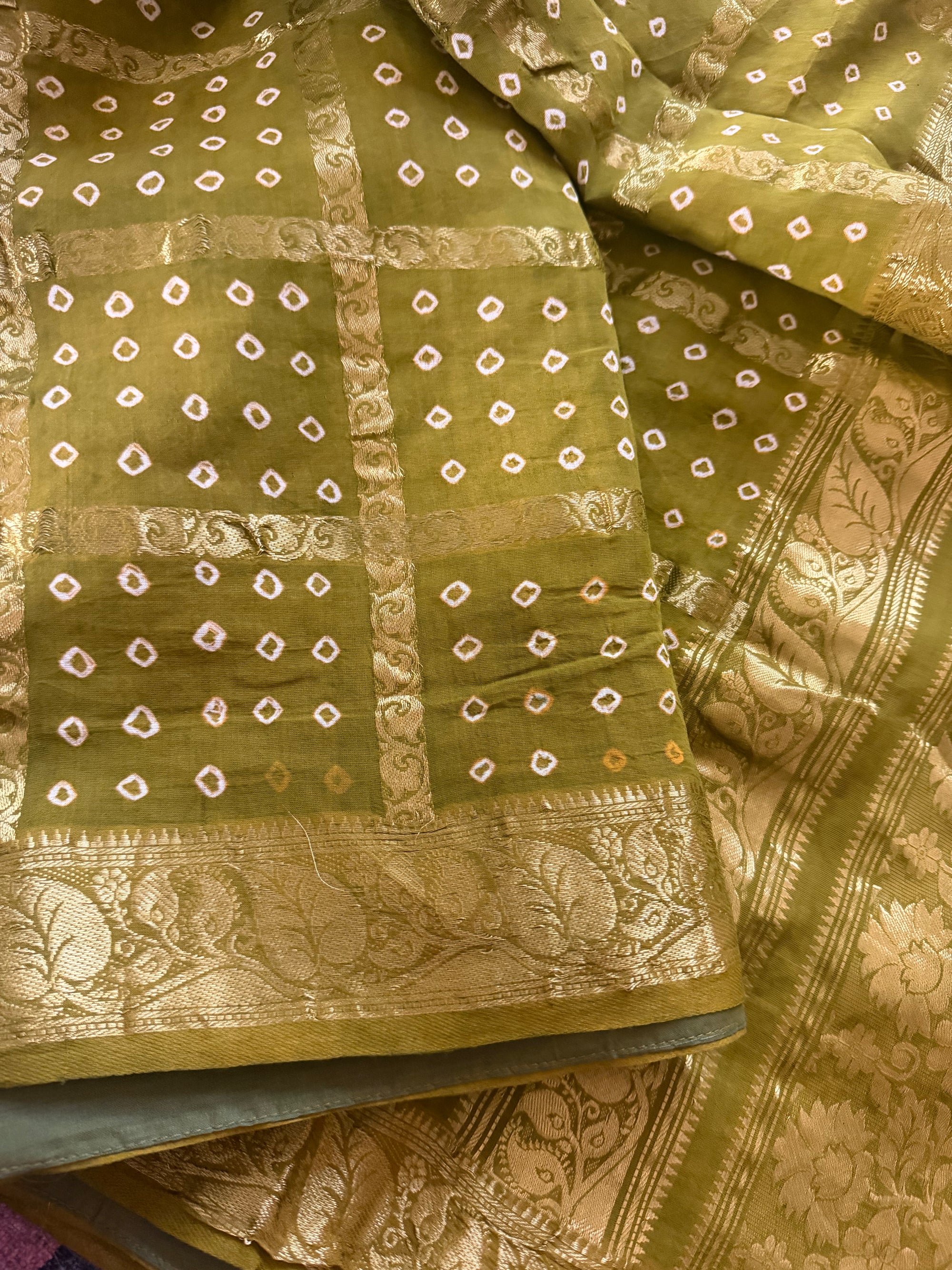 Handknotted Sungudi - Kattam Elai Pettu (Olive Green)
