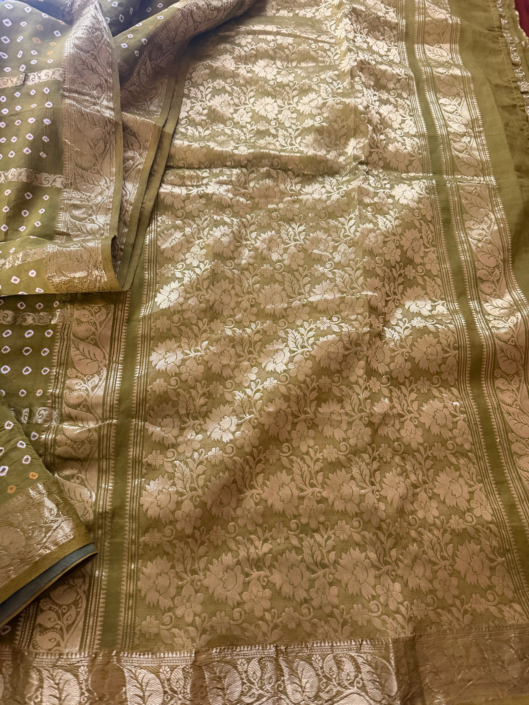 Handknotted Sungudi - Kattam Elai Pettu (Olive Green)