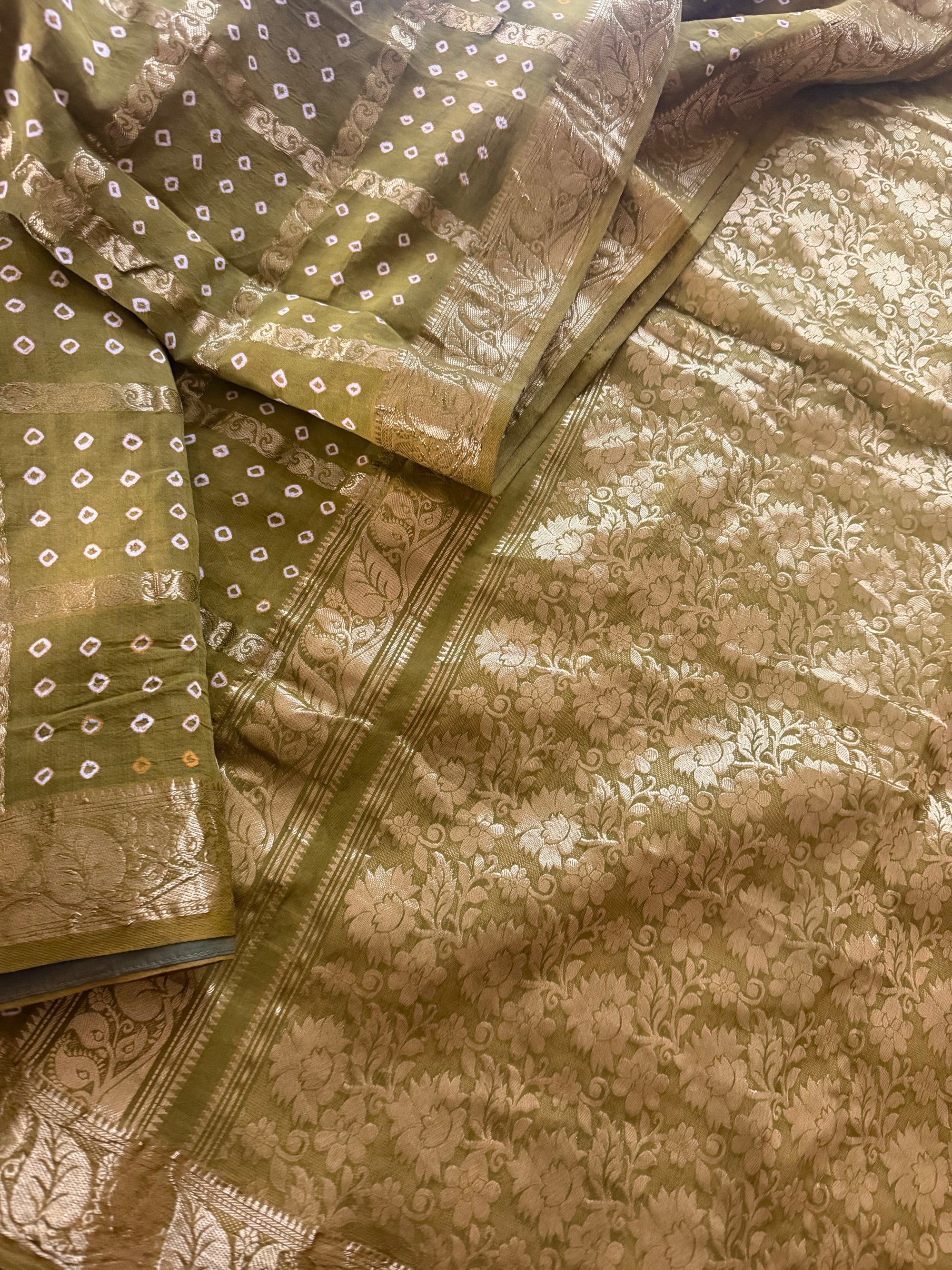 Handknotted Sungudi - Kattam Elai Pettu (Olive Green)