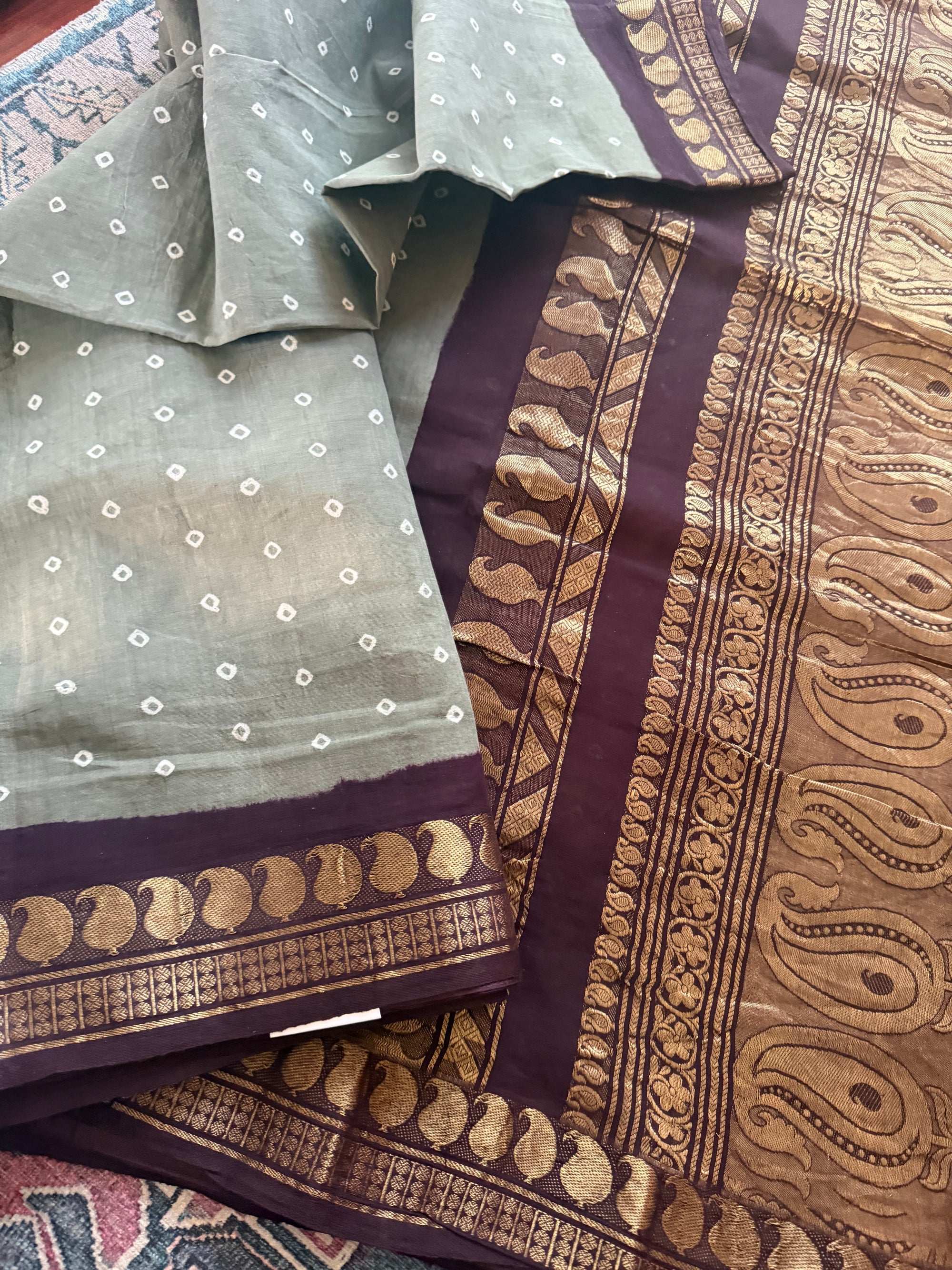 Handknotted Sungudi - London pet (Sage Green)