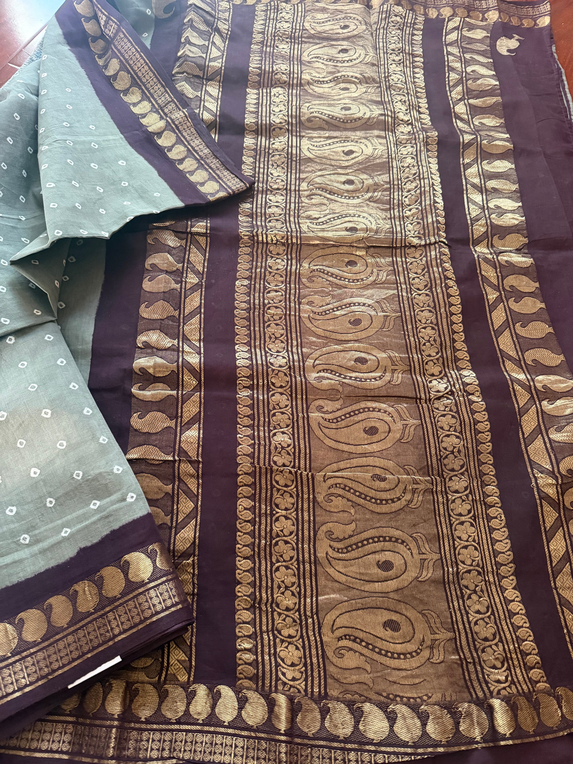 Handknotted Sungudi - London pet (Sage Green)