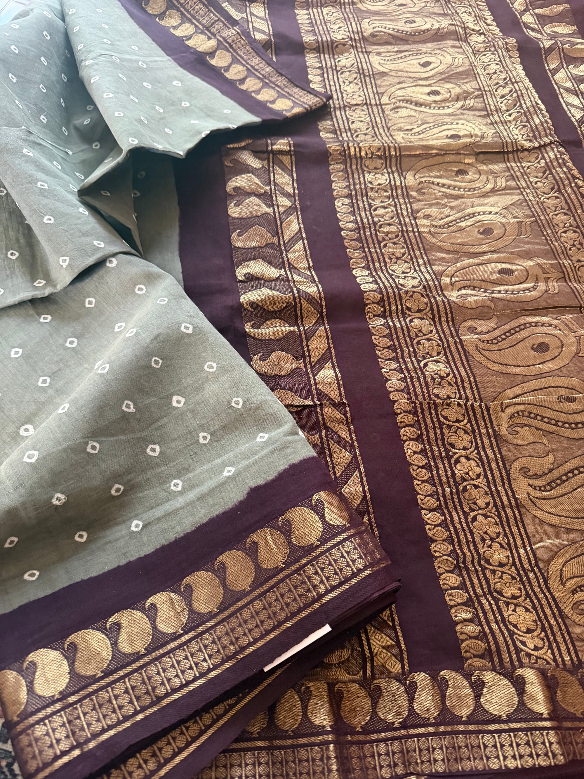 Handknotted Sungudi - London pet (Sage Green)