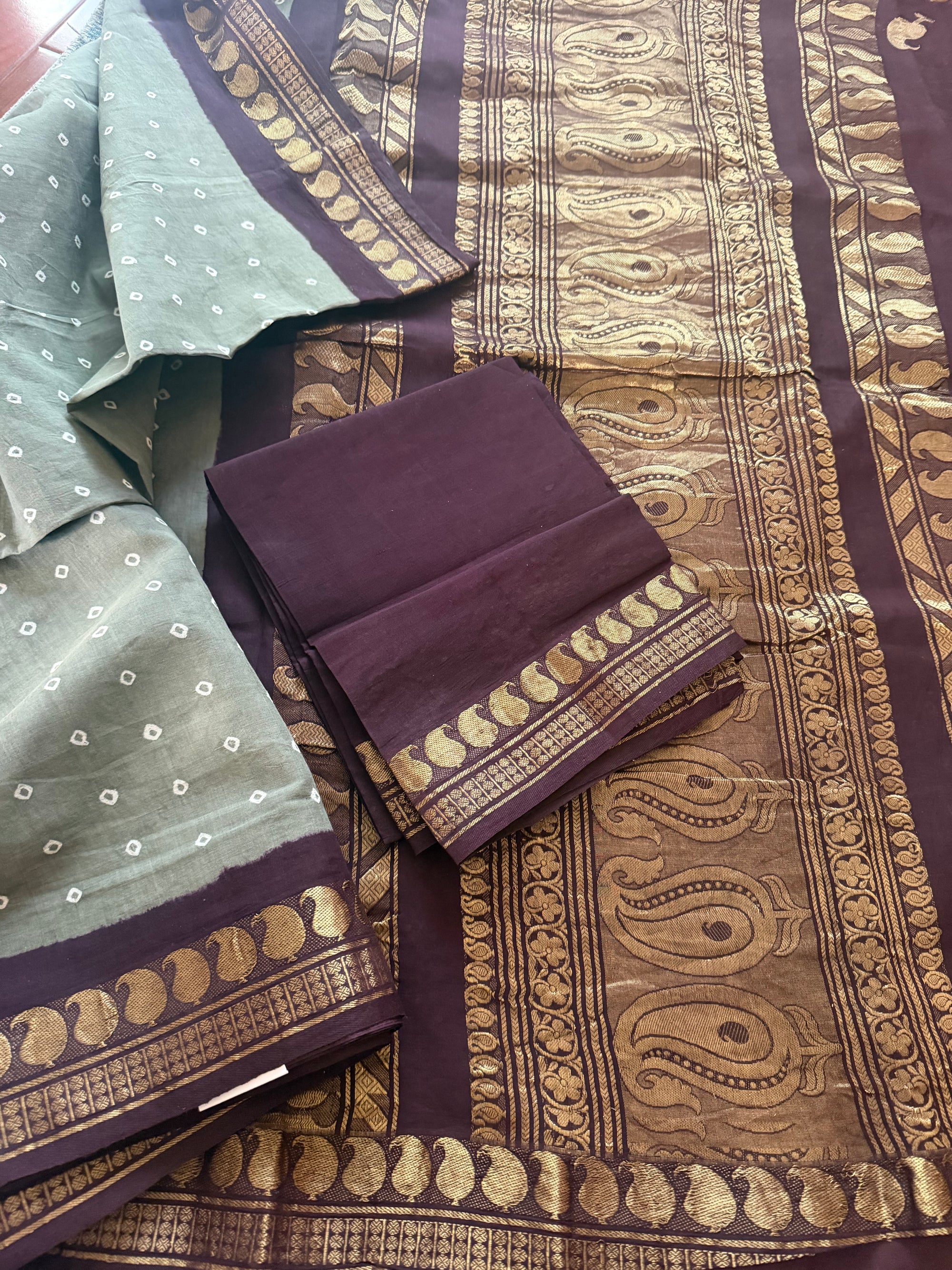 Handknotted Sungudi - London pet (Sage Green)