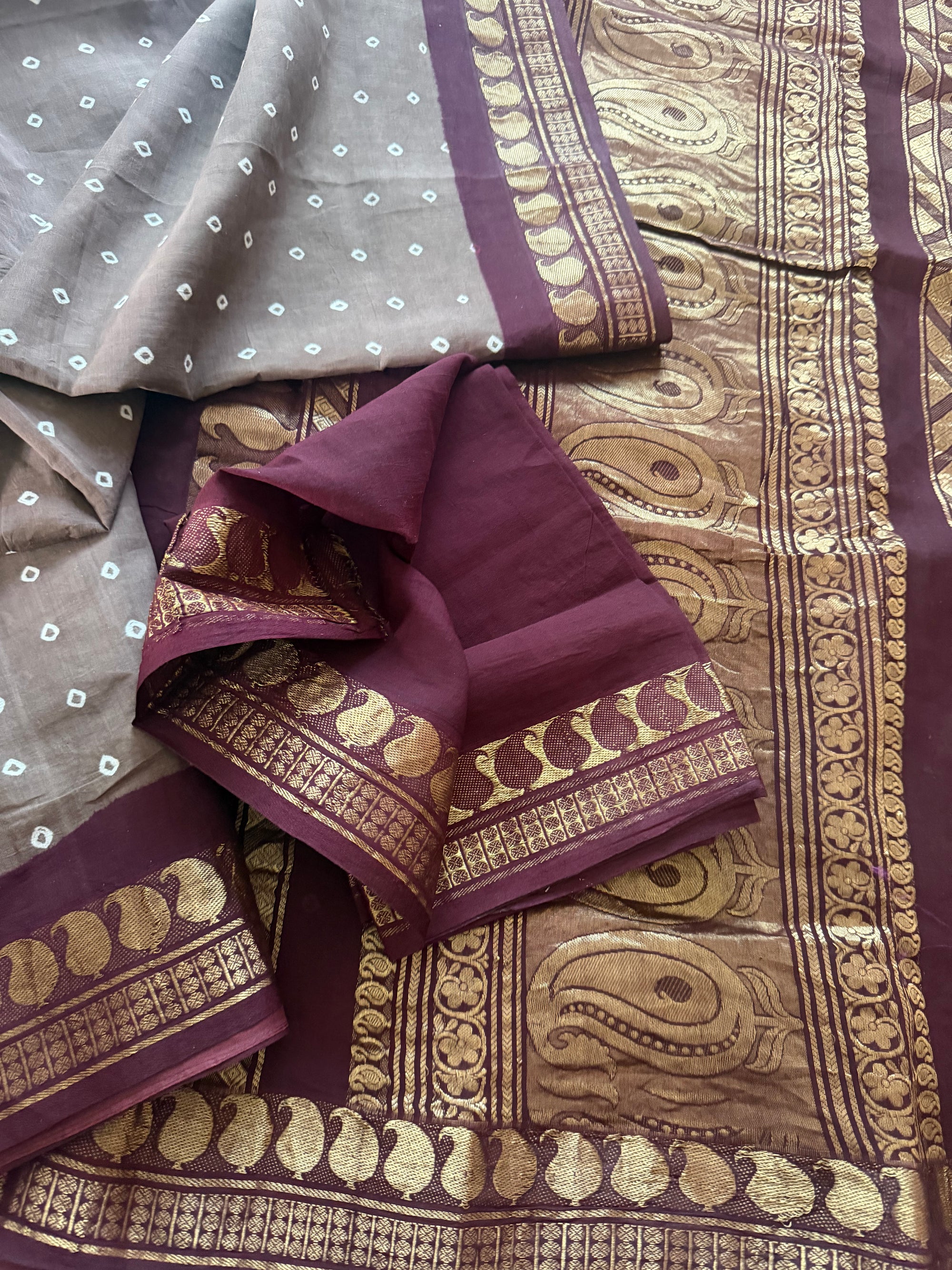 Handknotted Sungudi - London pet (Brown Grey)