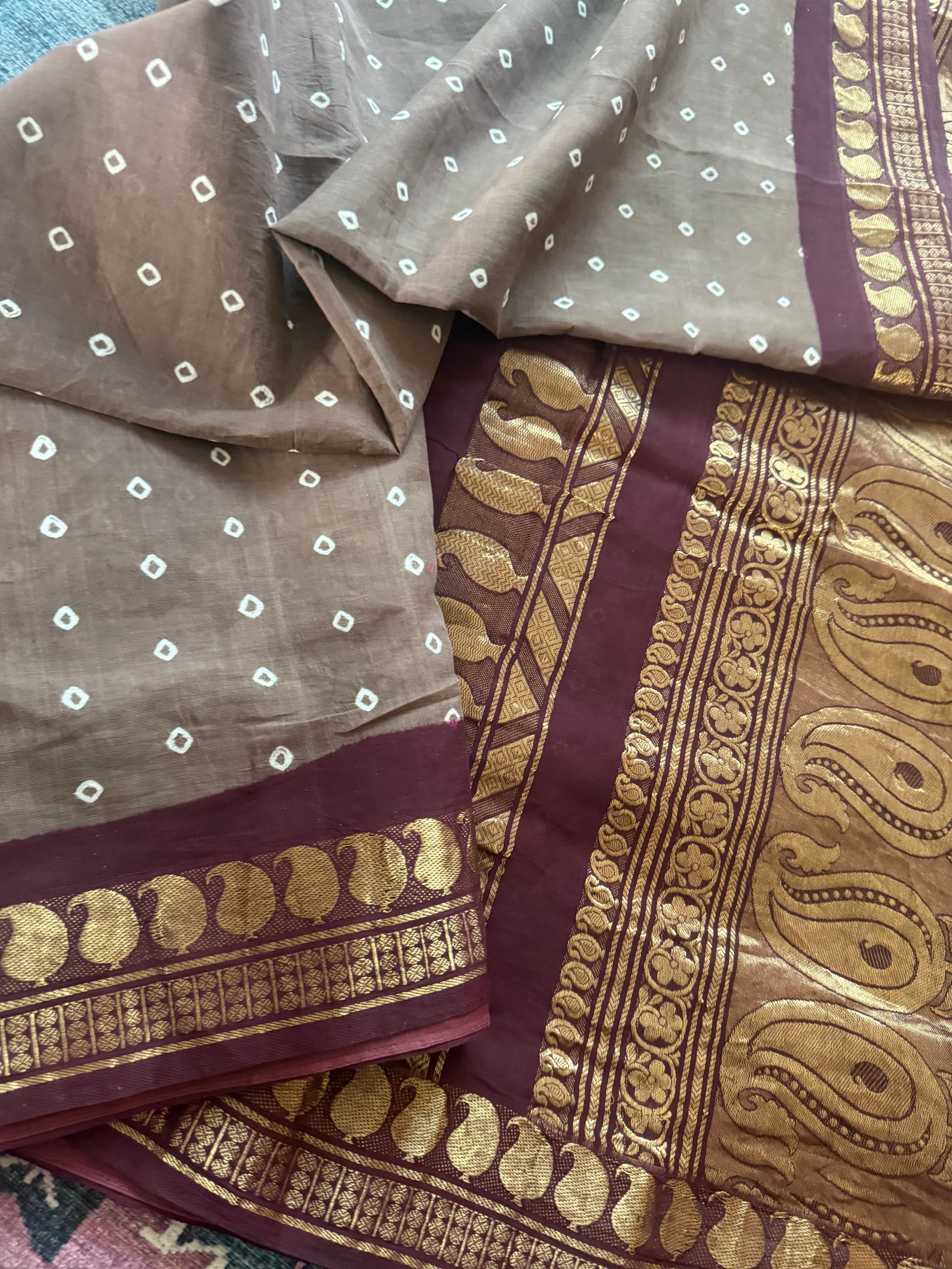 Handknotted Sungudi - London pet (Brown Grey)