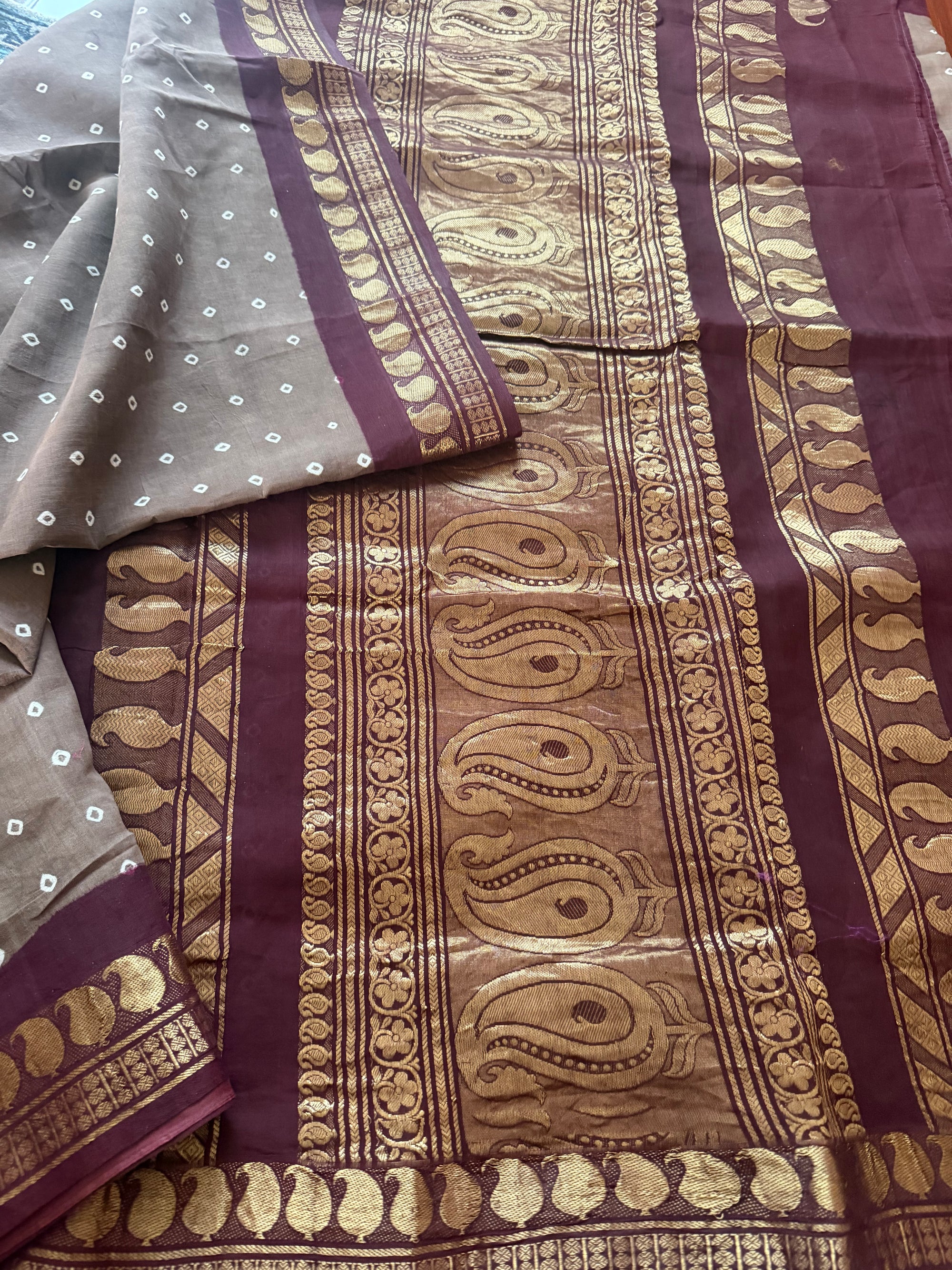 Handknotted Sungudi - London pet (Brown Grey)