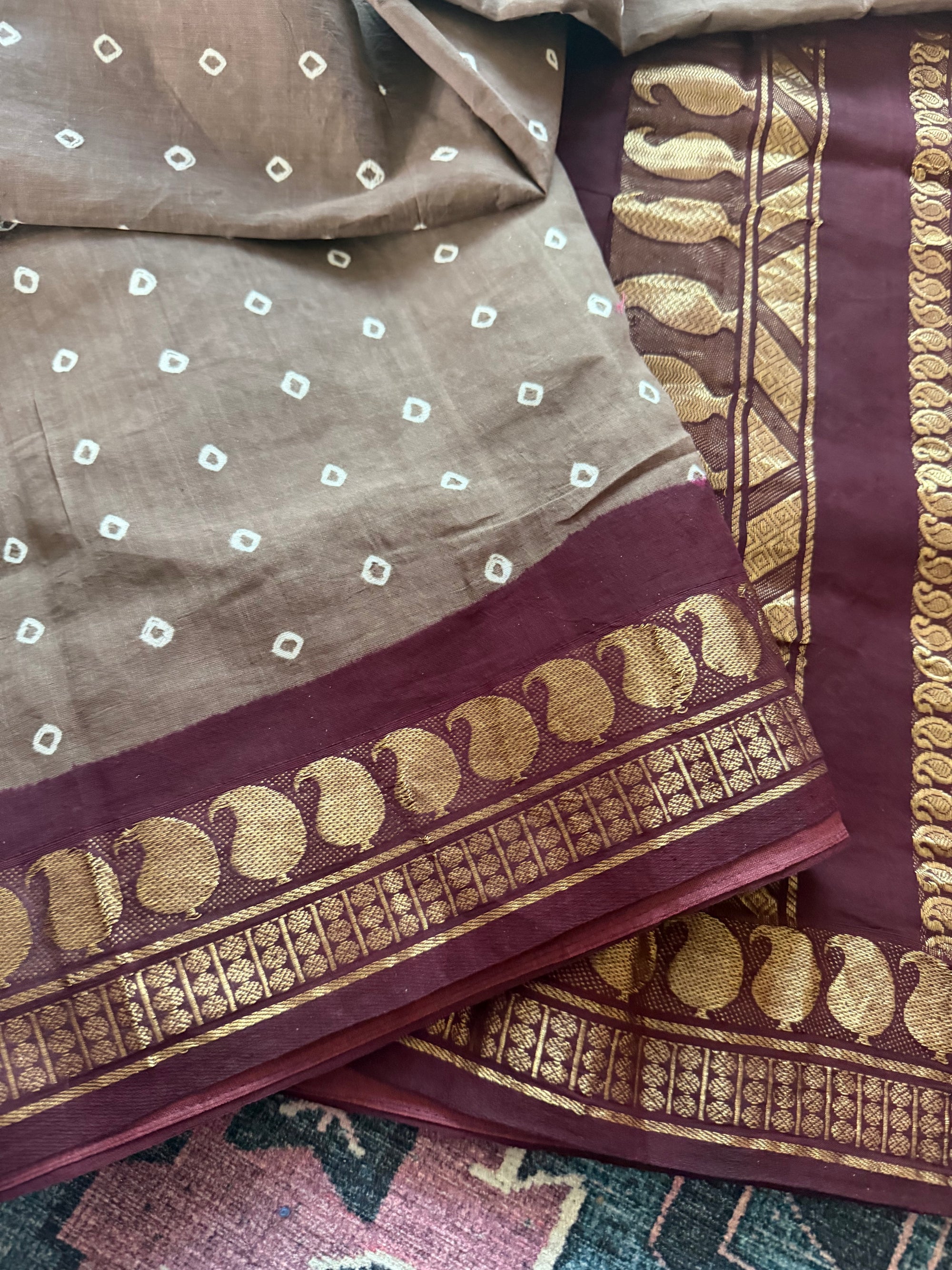 Handknotted Sungudi - London pet (Brown Grey)