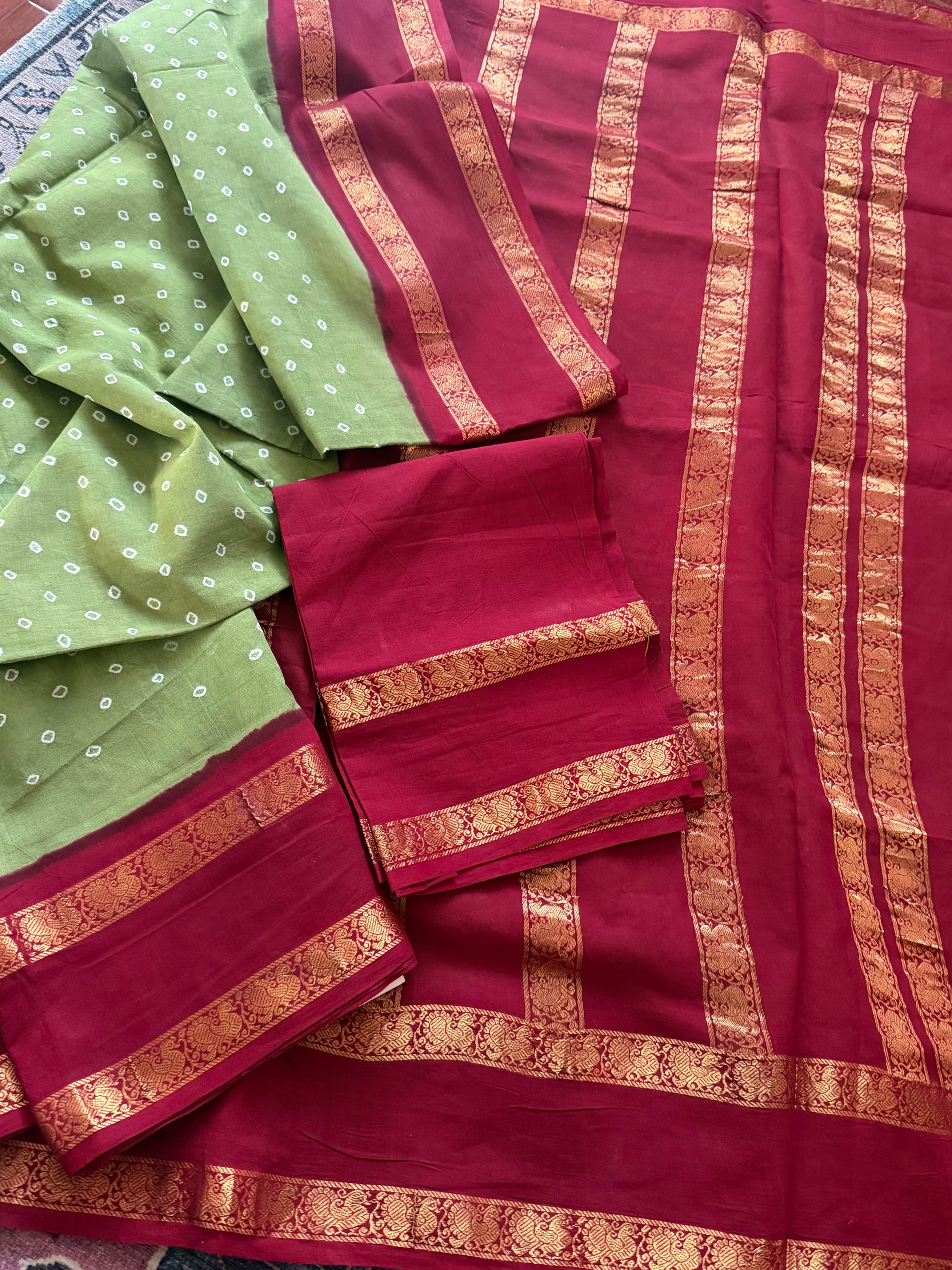 Handknotted Sungudi - Rettapettu (Green &amp; Red)