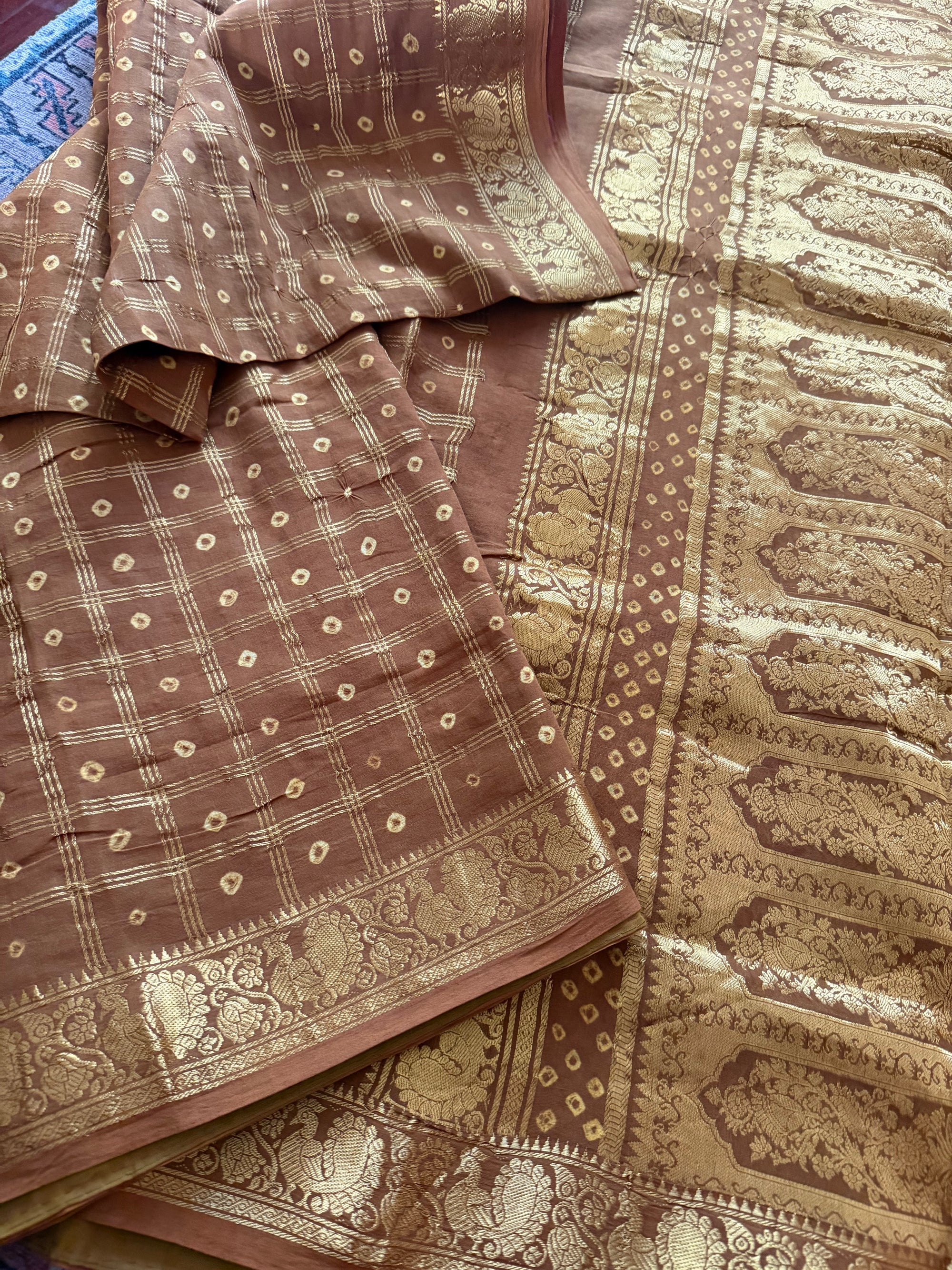 Handknotted Sungudi - Kattam Annam Pettu (Golden Brown)