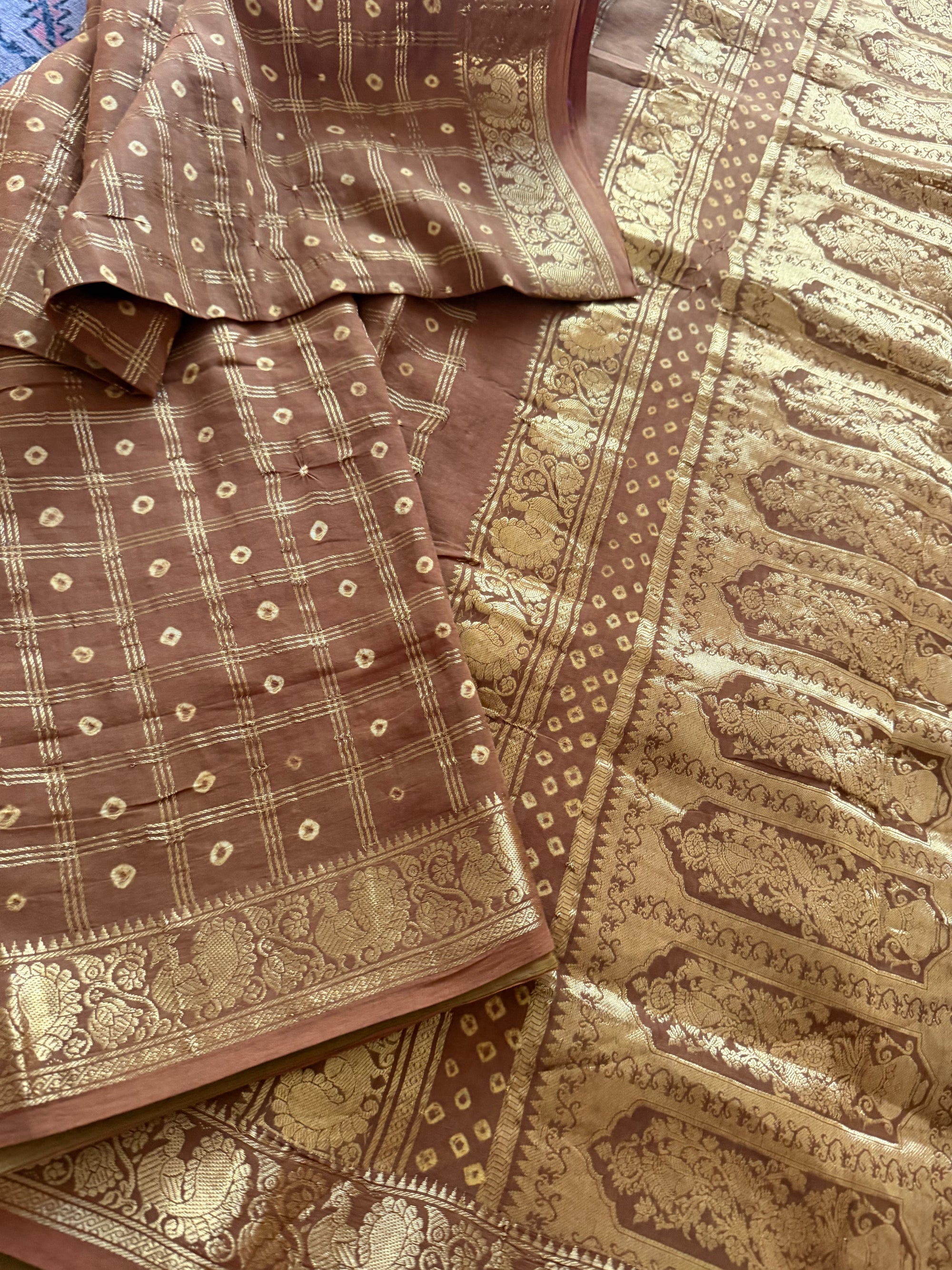 Handknotted Sungudi - Kattam Annam Pettu (Golden Brown)