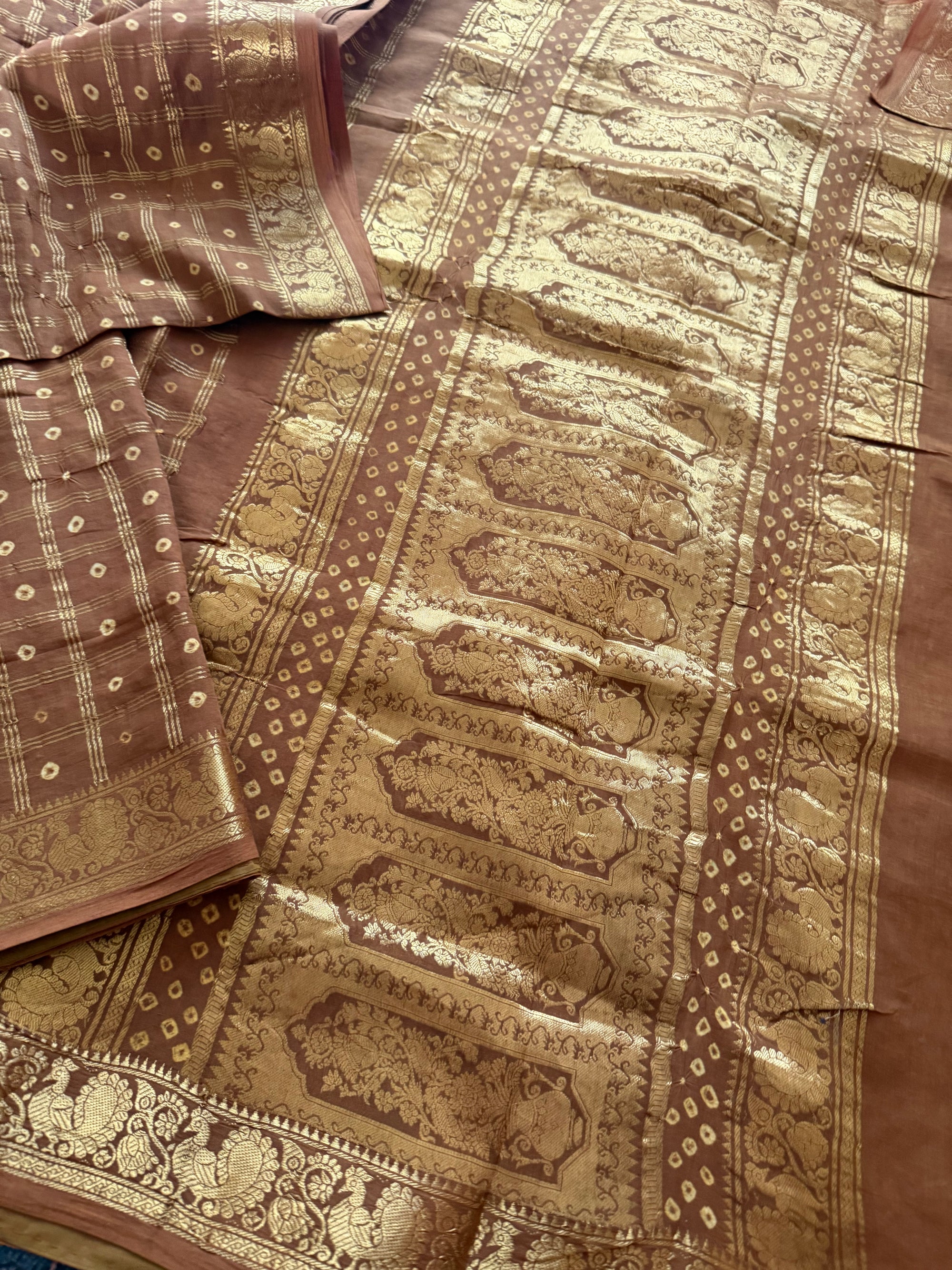 Handknotted Sungudi - Kattam Annam Pettu (Golden Brown)