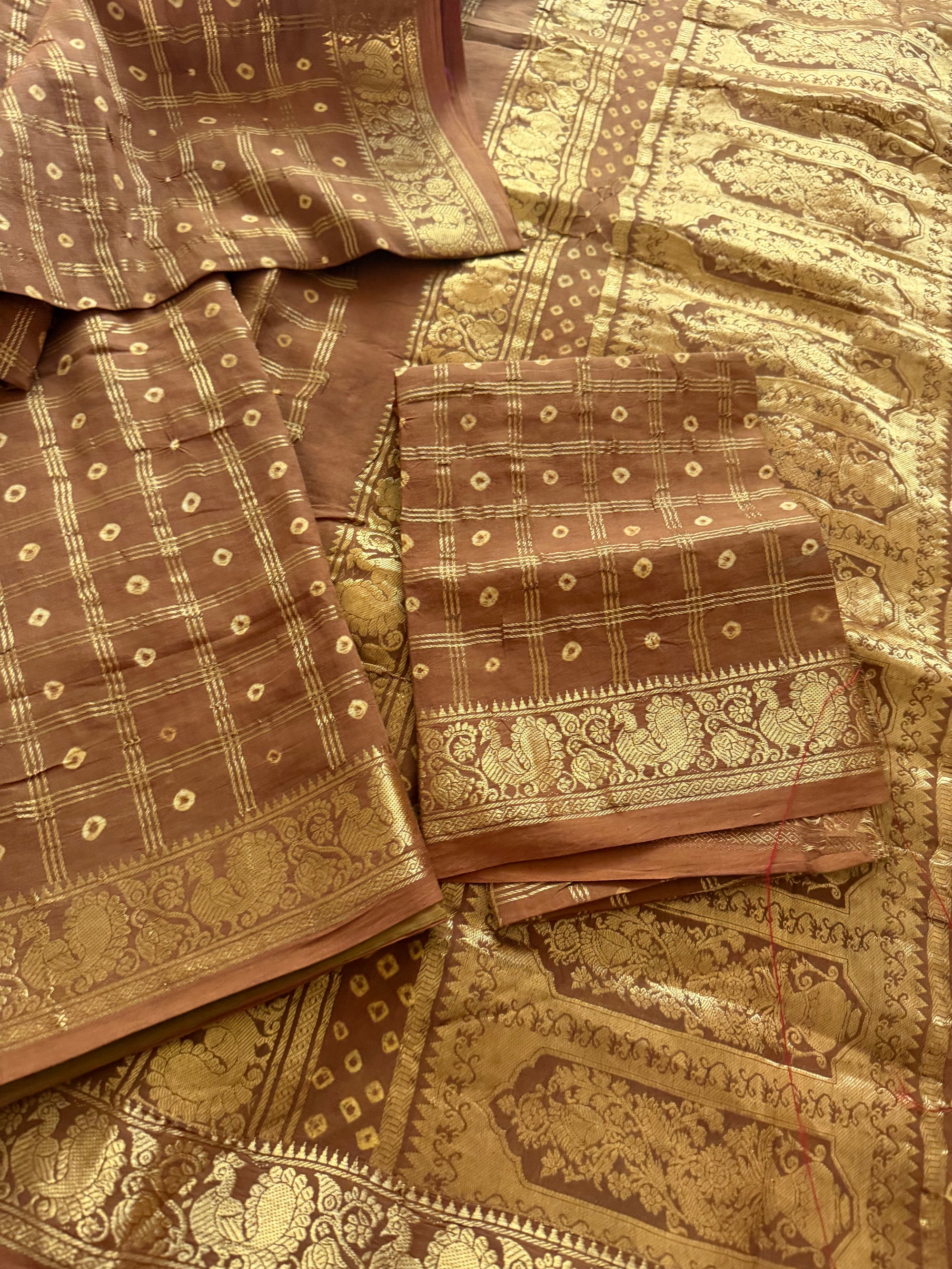 Handknotted Sungudi - Kattam Annam Pettu (Golden Brown)