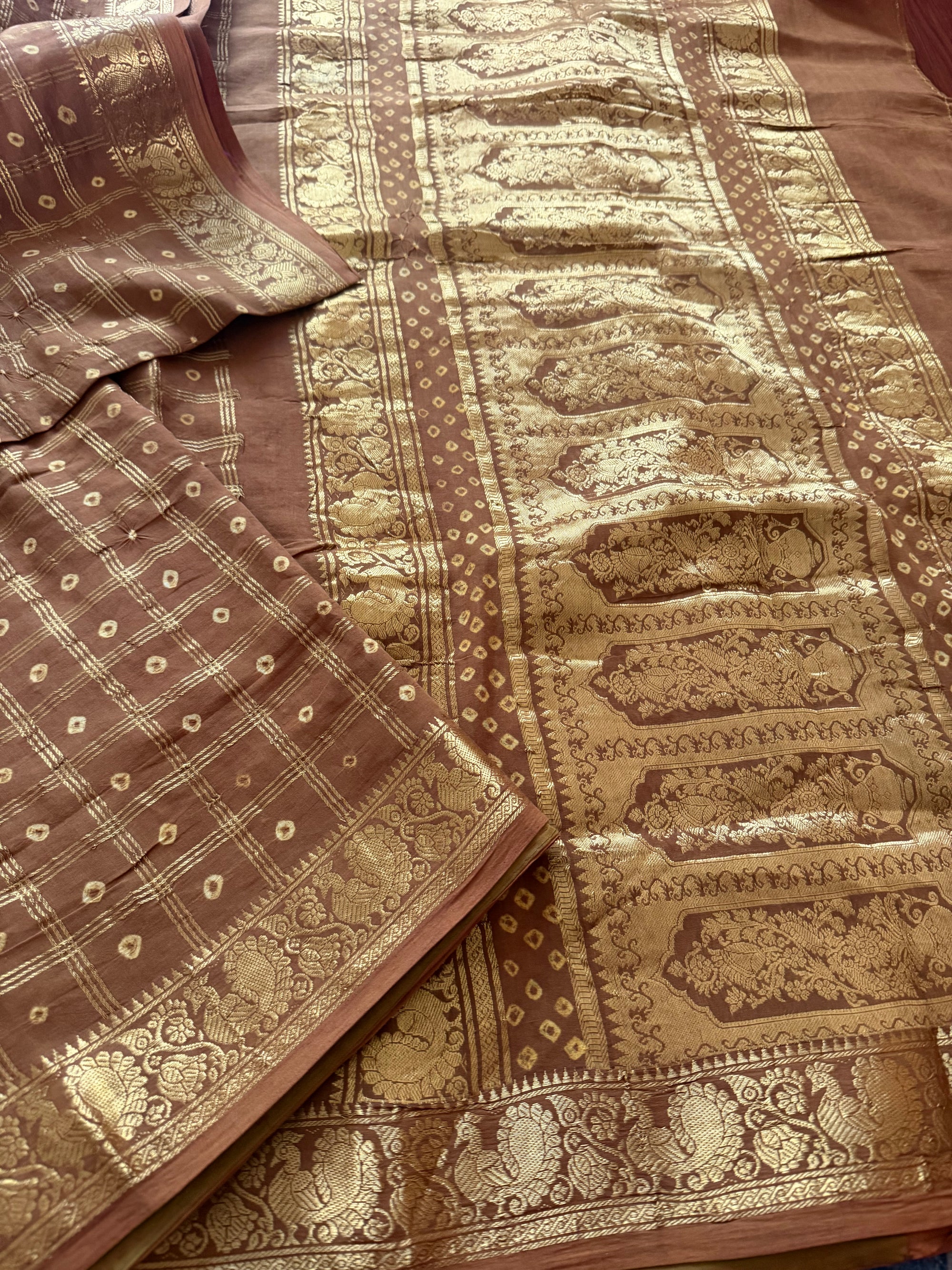 Handknotted Sungudi - Kattam Annam Pettu (Golden Brown)