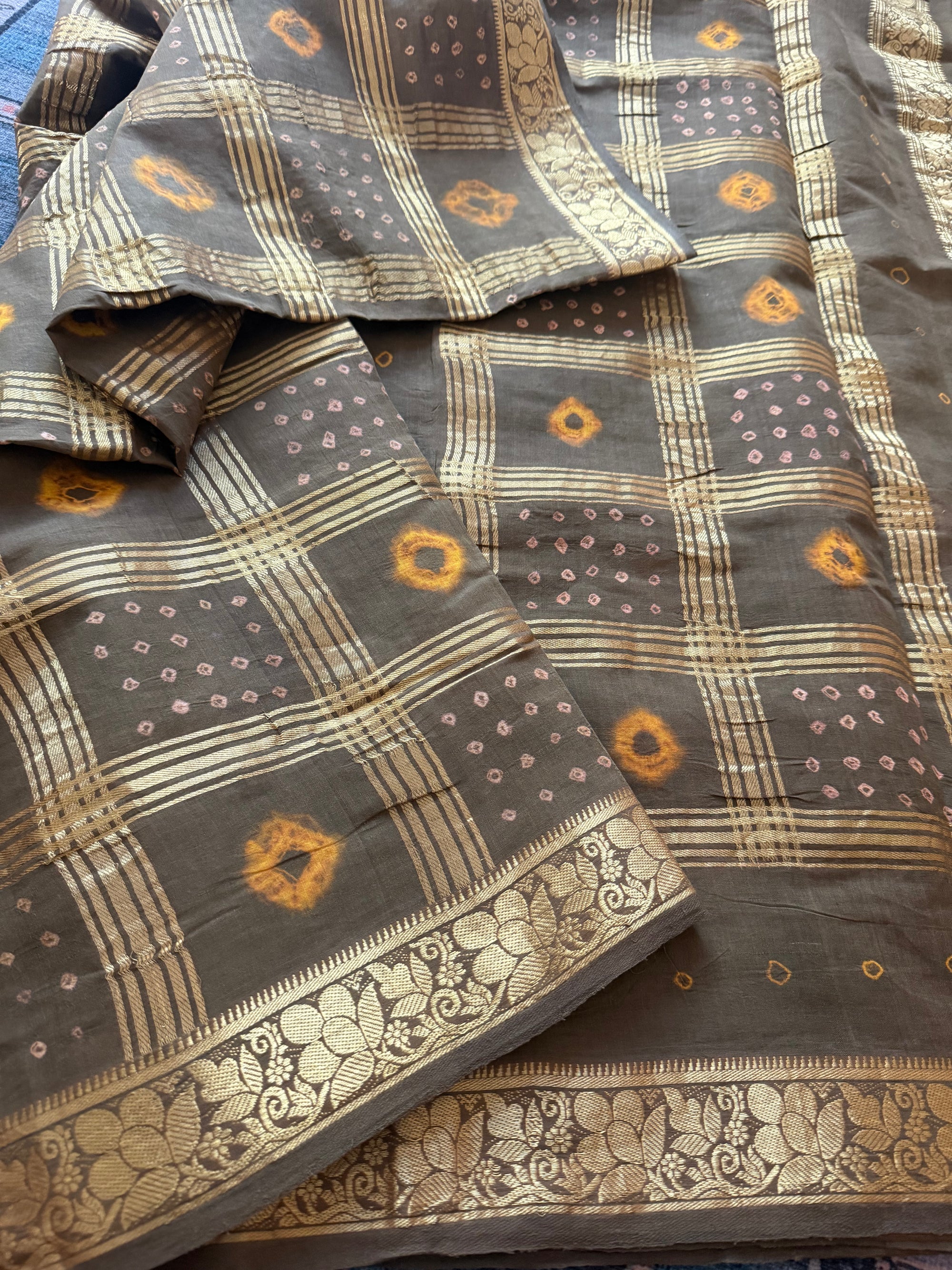 Handknotted Sungudi - Kattam Elai Pettu (Moss Green)
