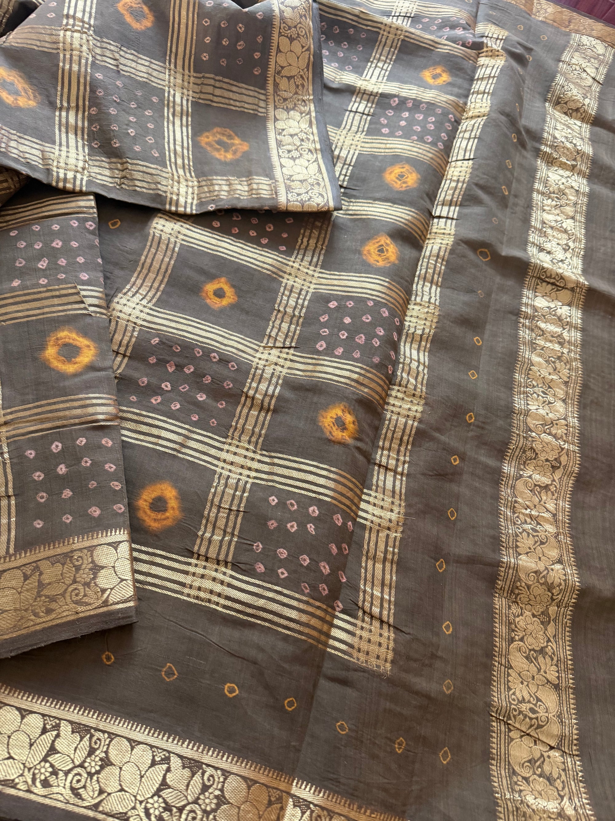 Handknotted Sungudi - Kattam Elai Pettu (Moss Green)