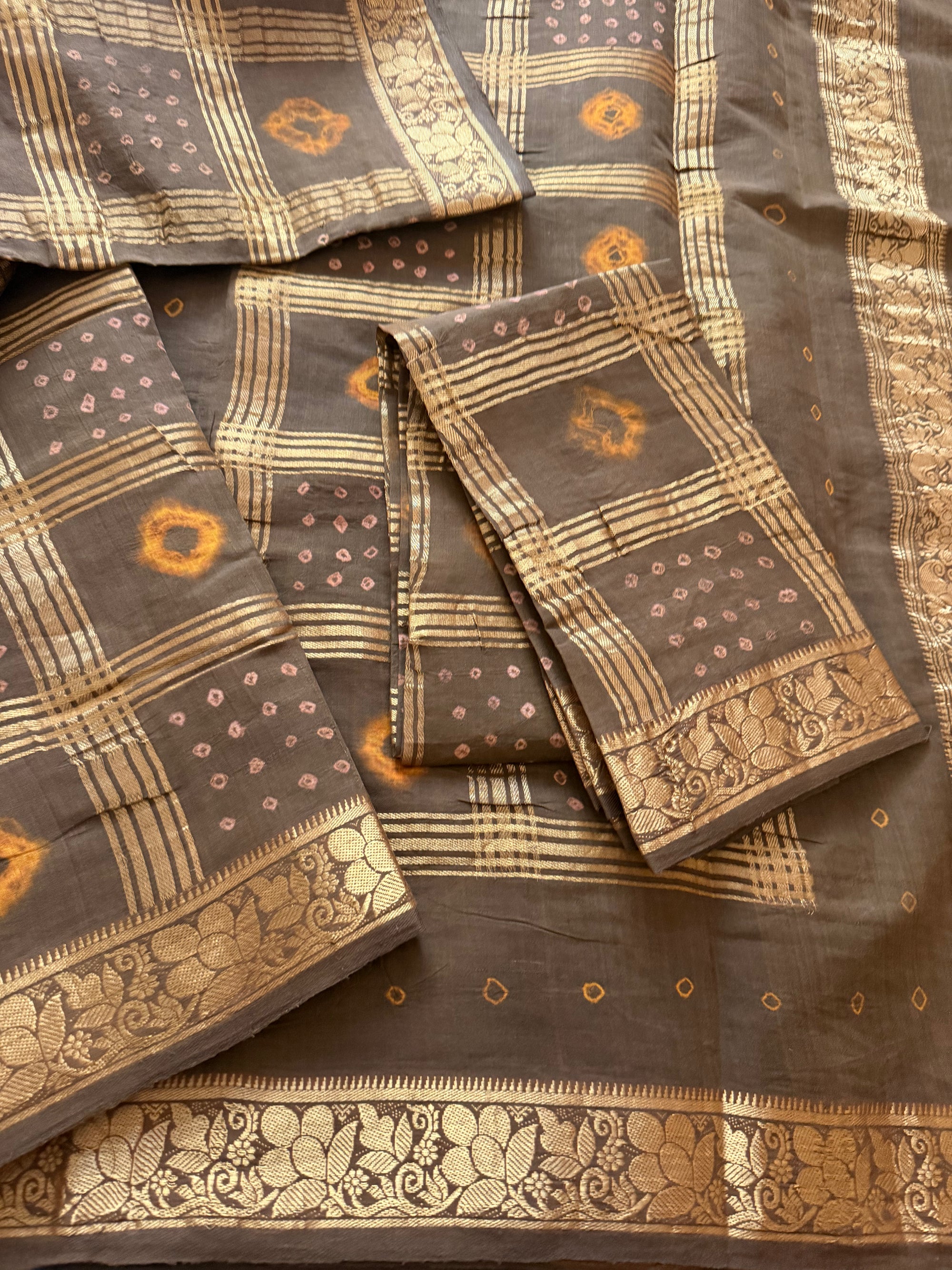 Handknotted Sungudi - Kattam Elai Pettu (Moss Green)