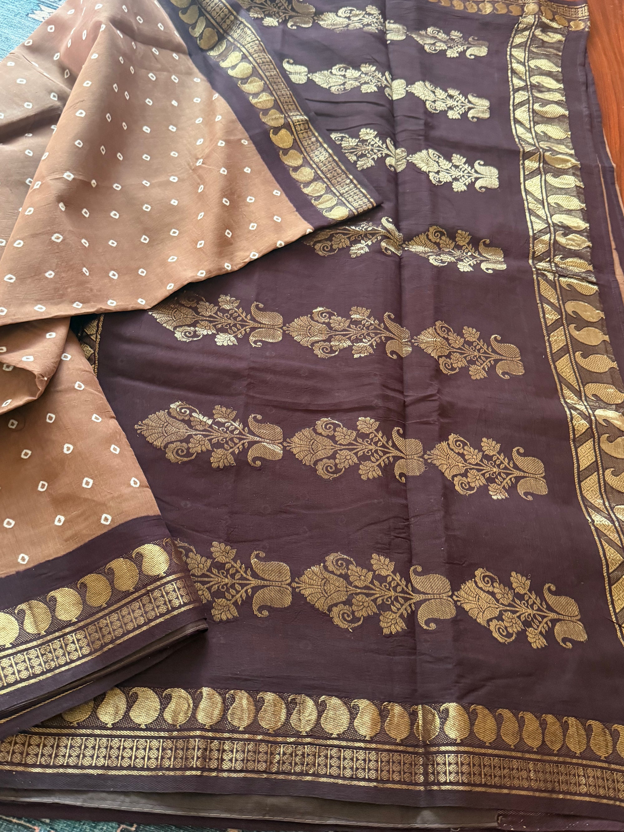 Handknotted Sungudi - London Pet (Brown)