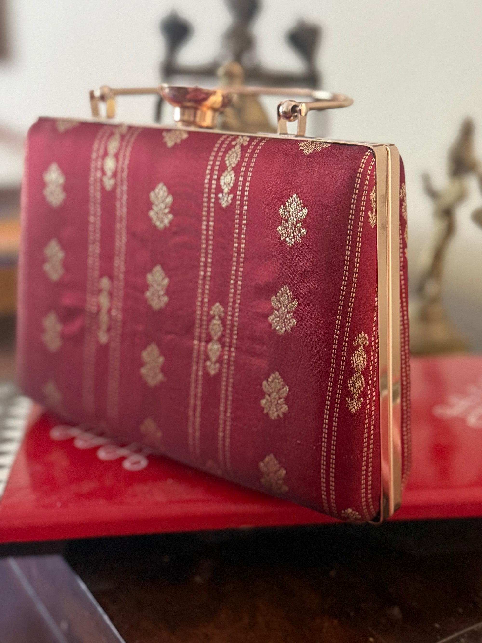 CLUTCH : Kanjivaram Silk (Maroon)