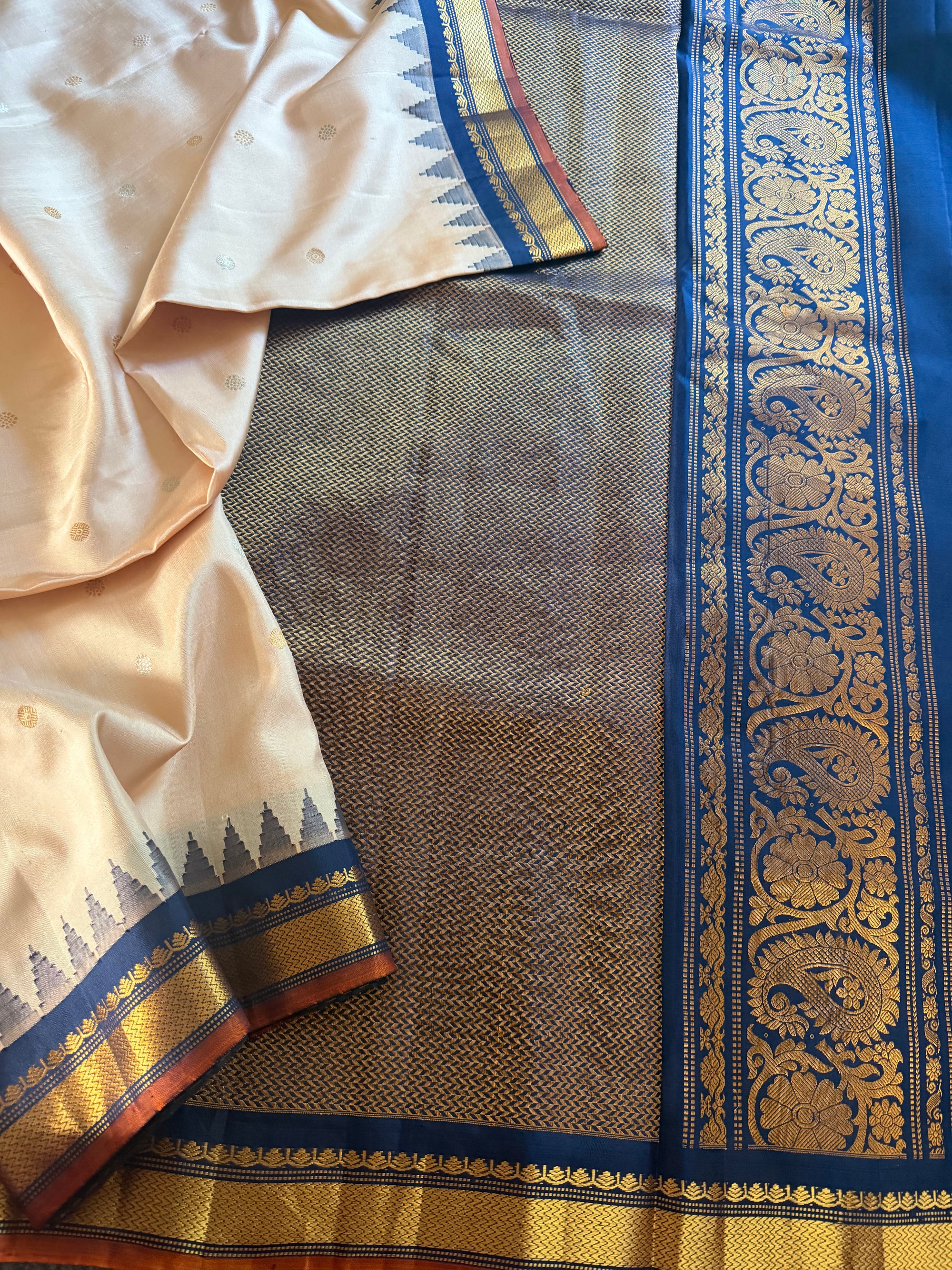 Kuttu Gadwal Silk : Light Coral + Navy Blue