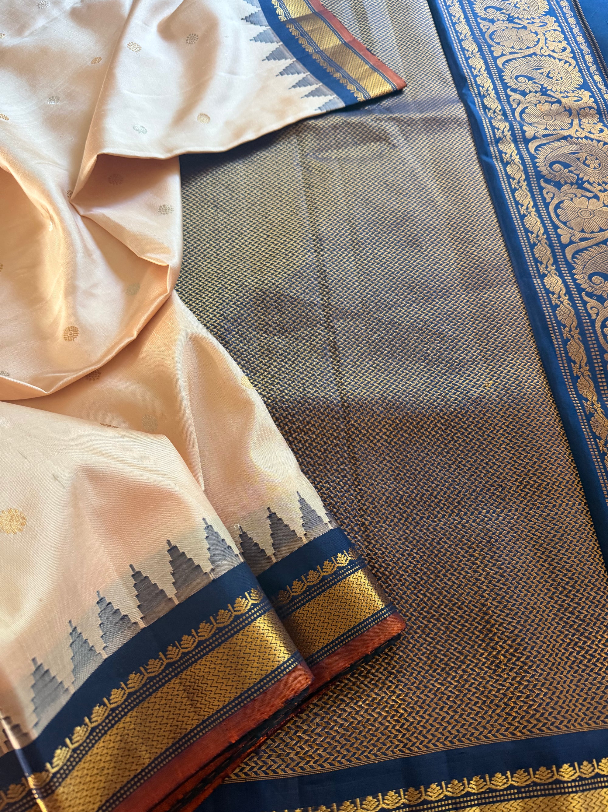 Kuttu Gadwal Silk : Light Coral + Navy Blue