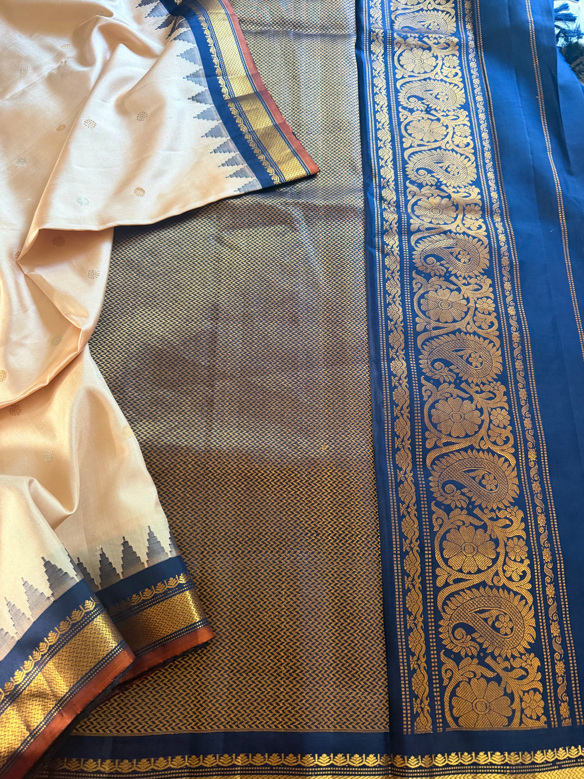 Kuttu Gadwal Silk : Light Coral + Navy Blue
