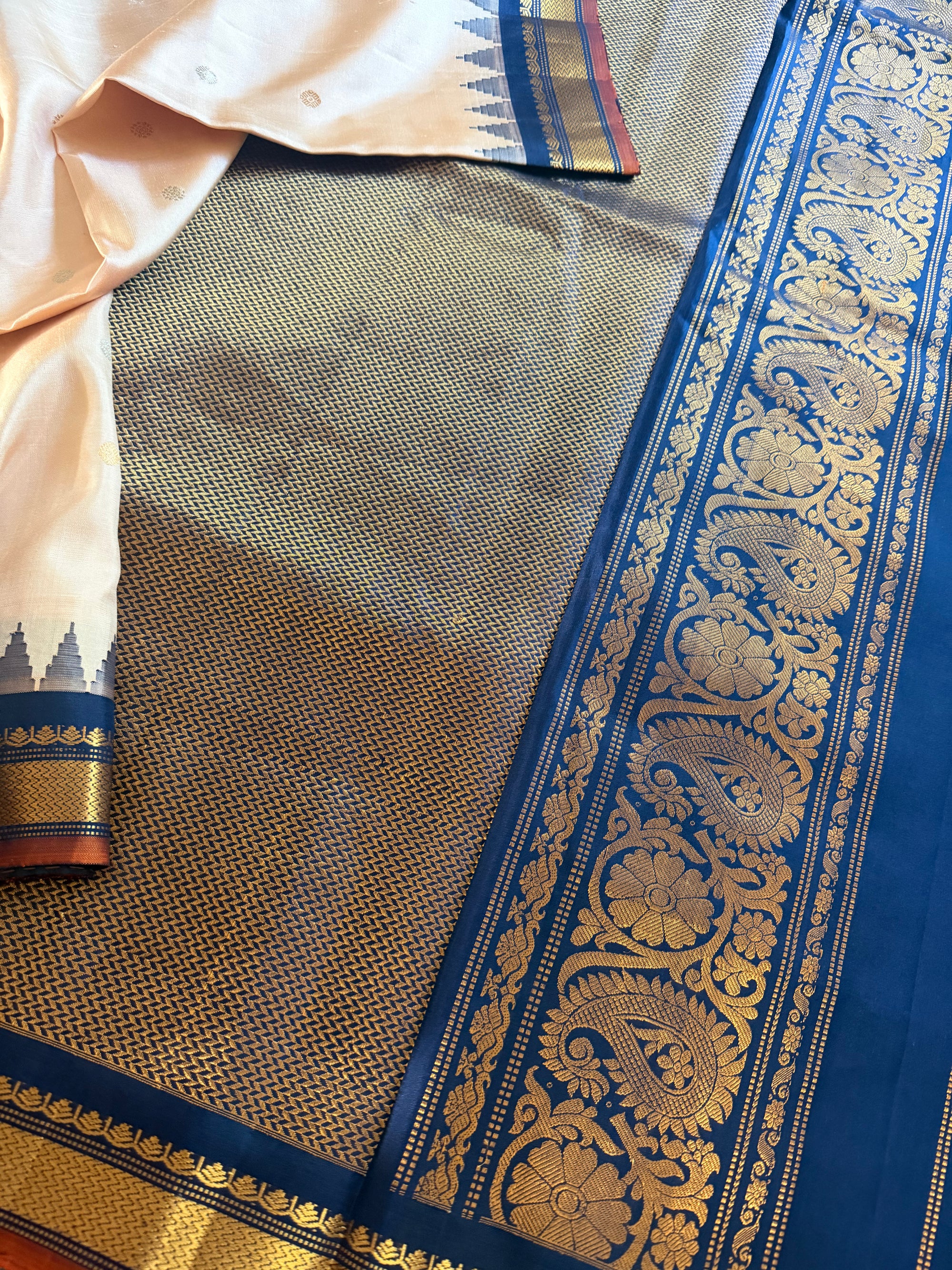 Kuttu Gadwal Silk : Light Coral + Navy Blue