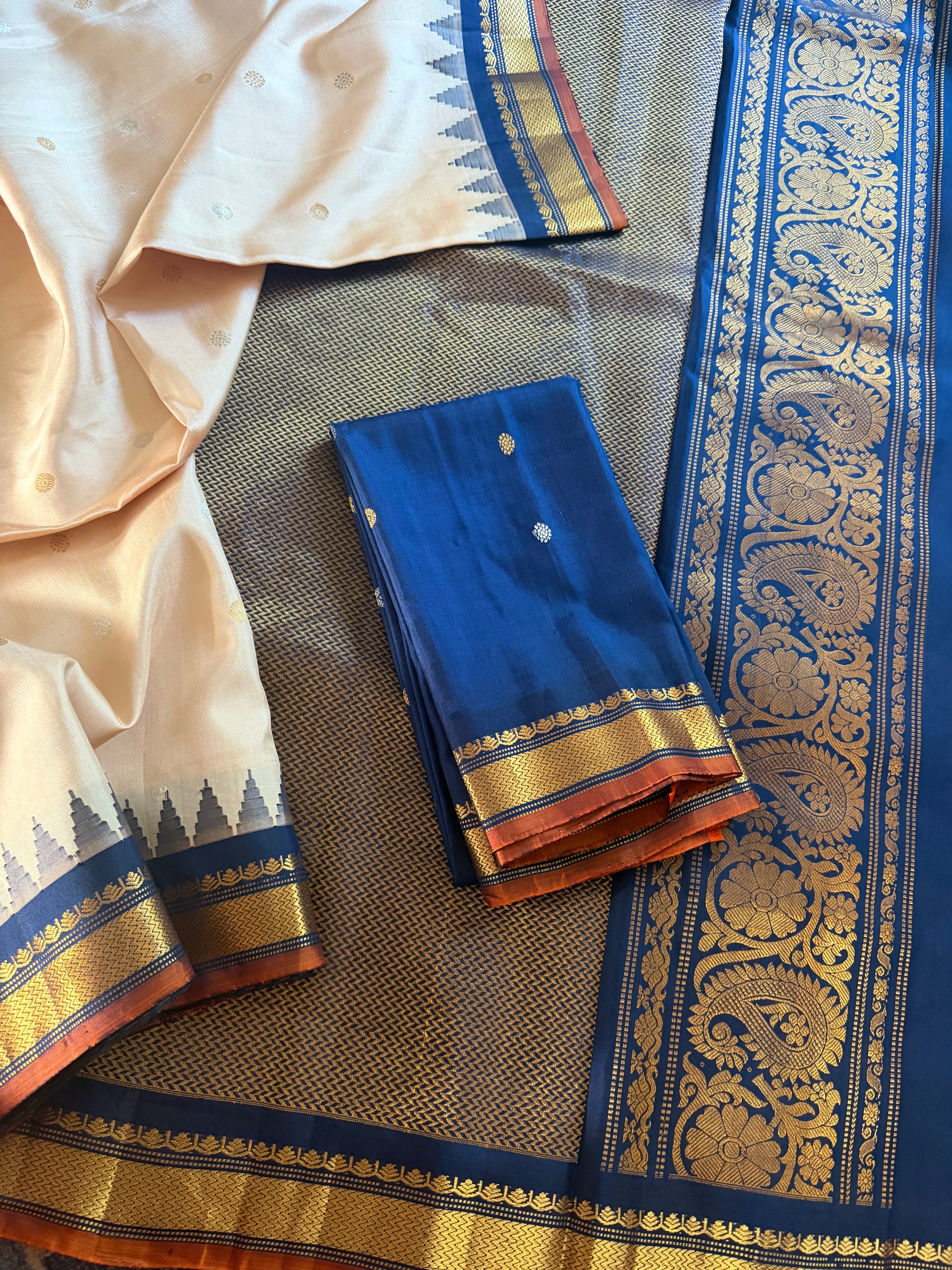 Kuttu Gadwal Silk : Light Coral + Navy Blue