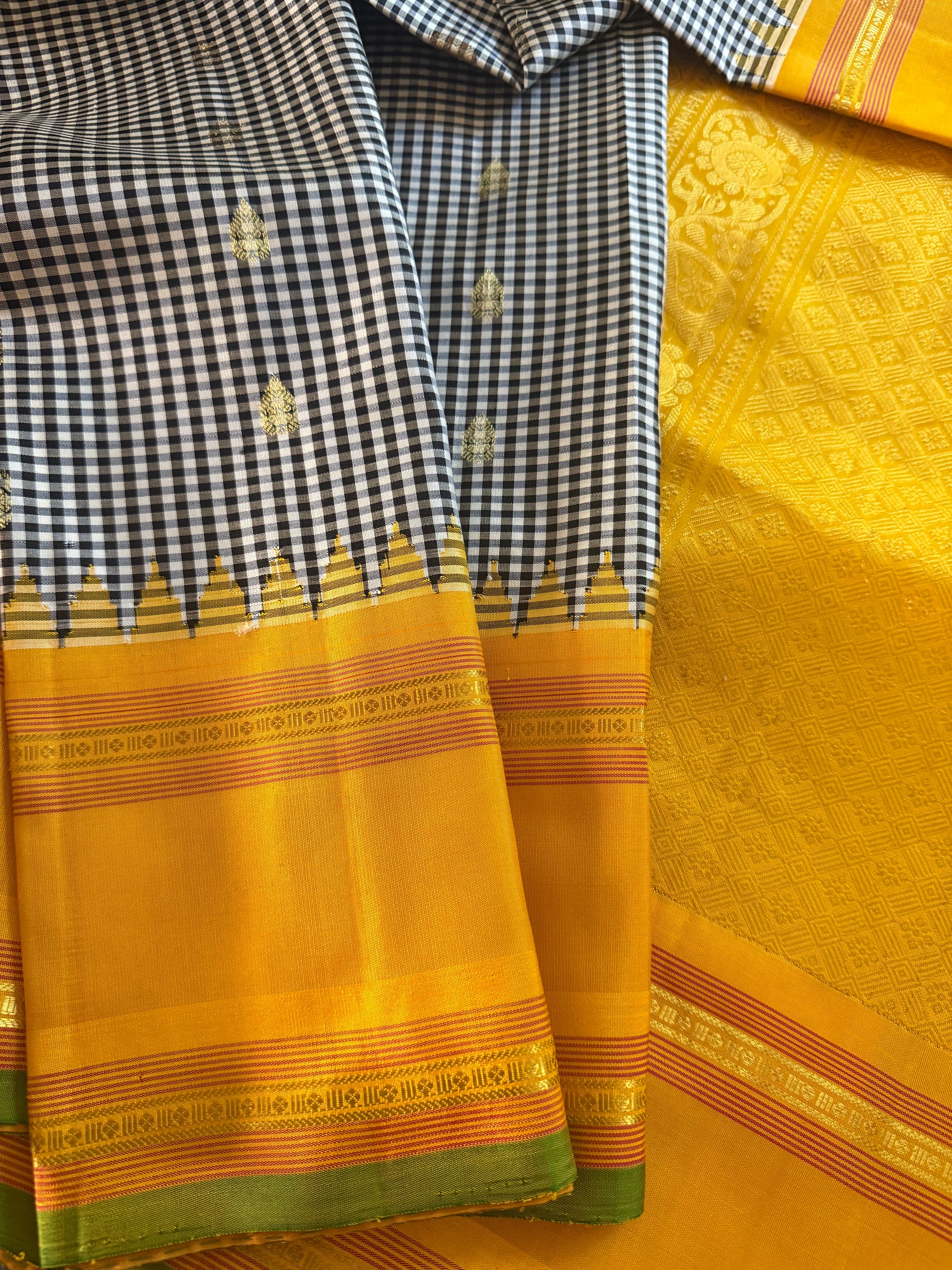 Kuttu Gadwal Silk : High coutt checks + Mustard