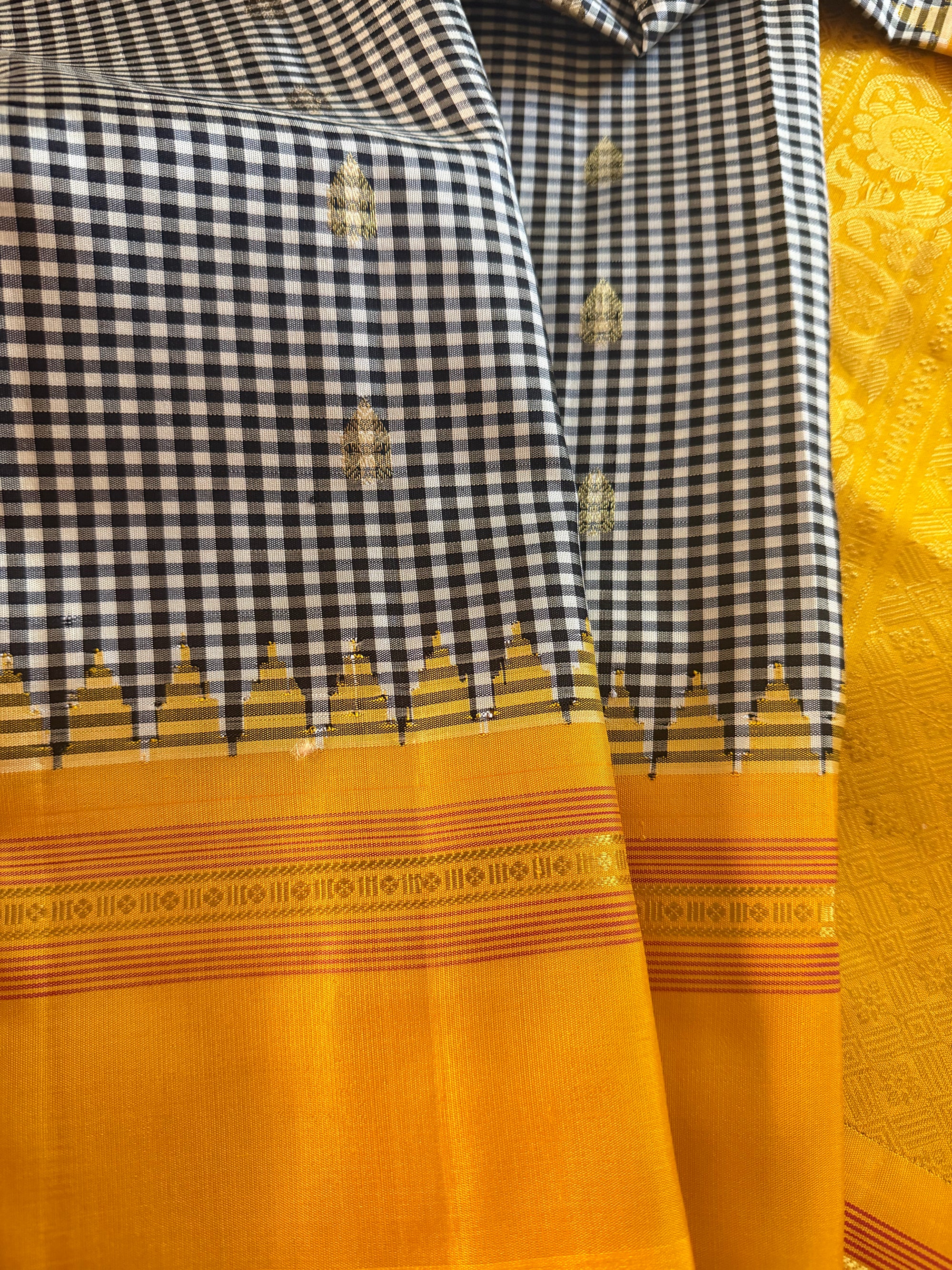 Kuttu Gadwal Silk : High coutt checks + Mustard