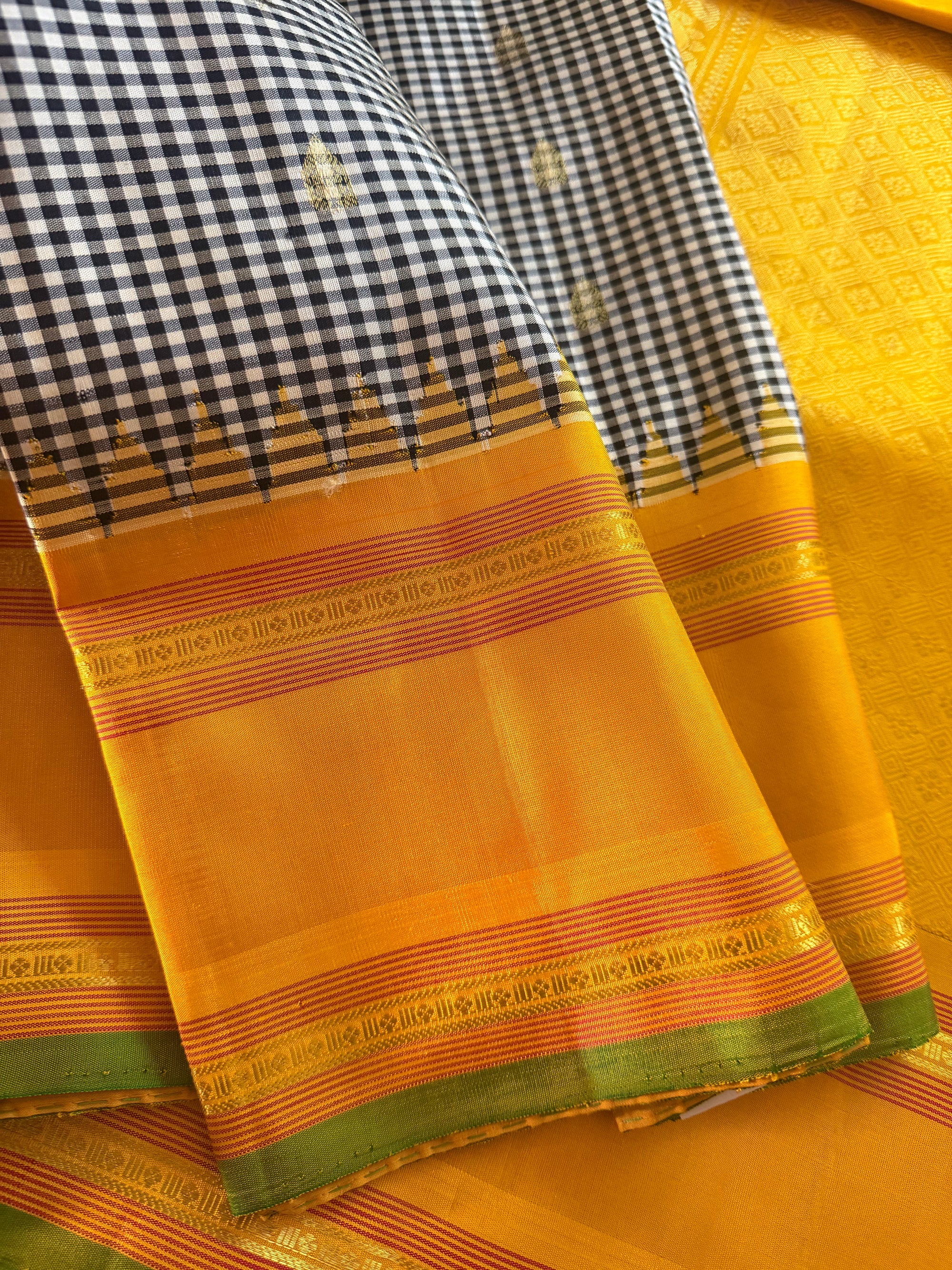 Kuttu Gadwal Silk : High coutt checks + Mustard