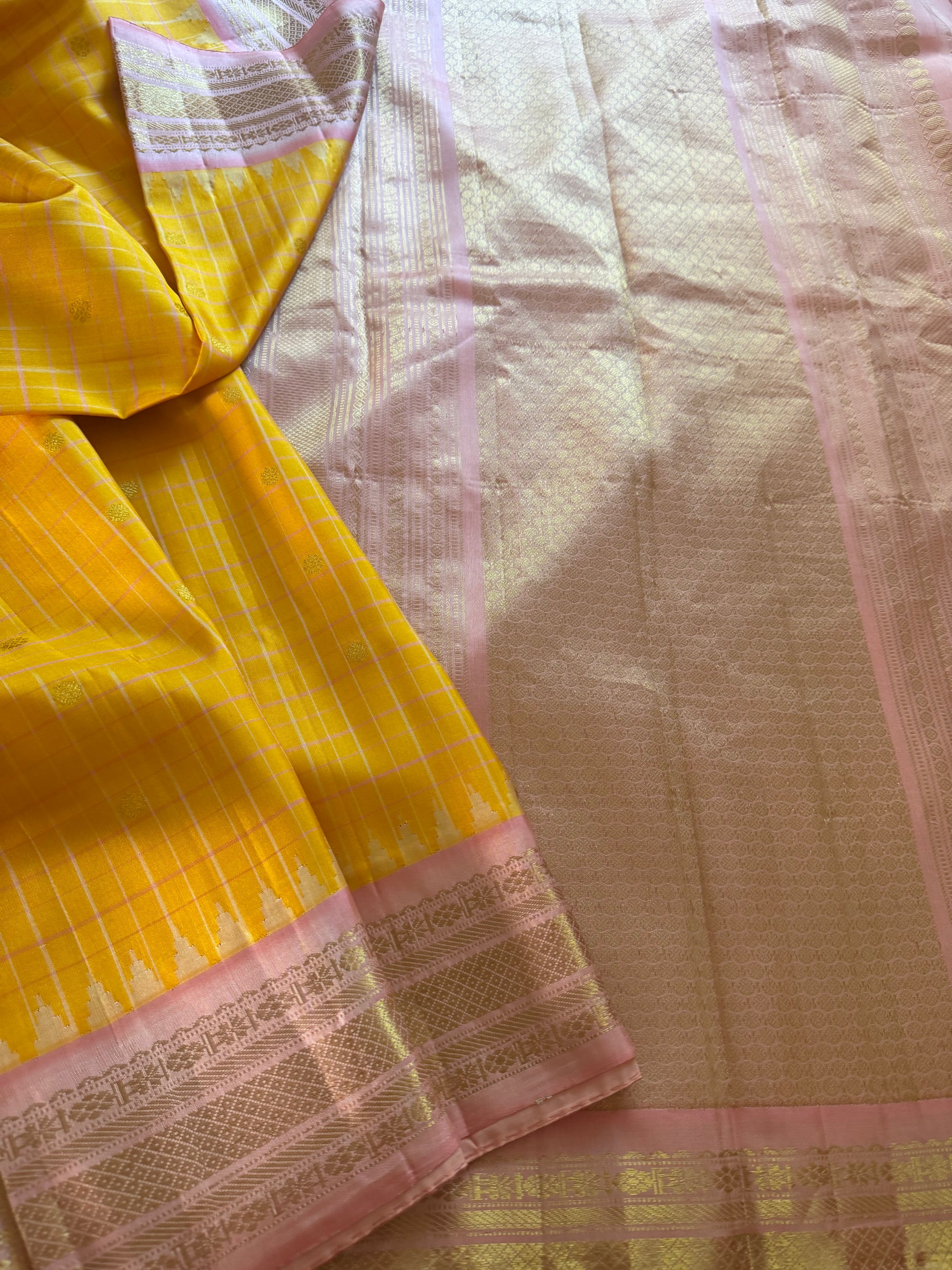Kuttu Gadwal Silk : Pineapple Yellow + Mauve