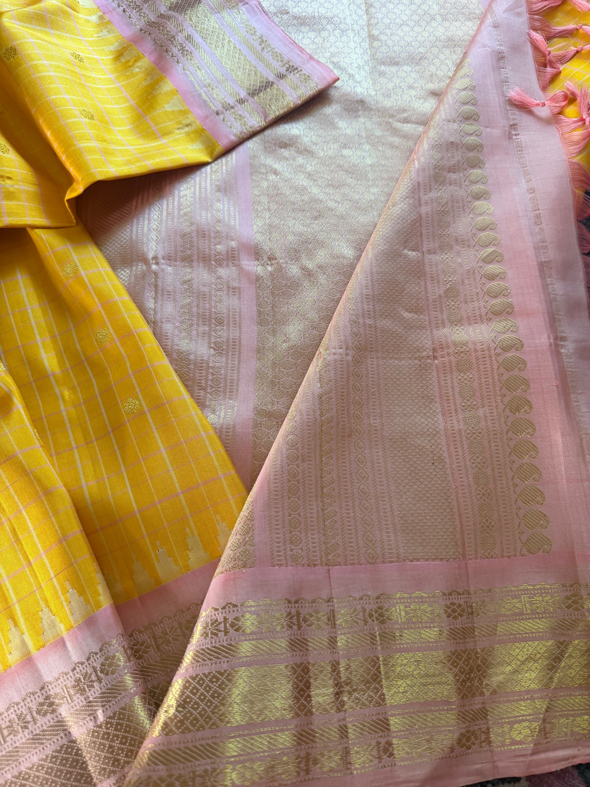 Kuttu Gadwal Silk : Pineapple Yellow + Mauve