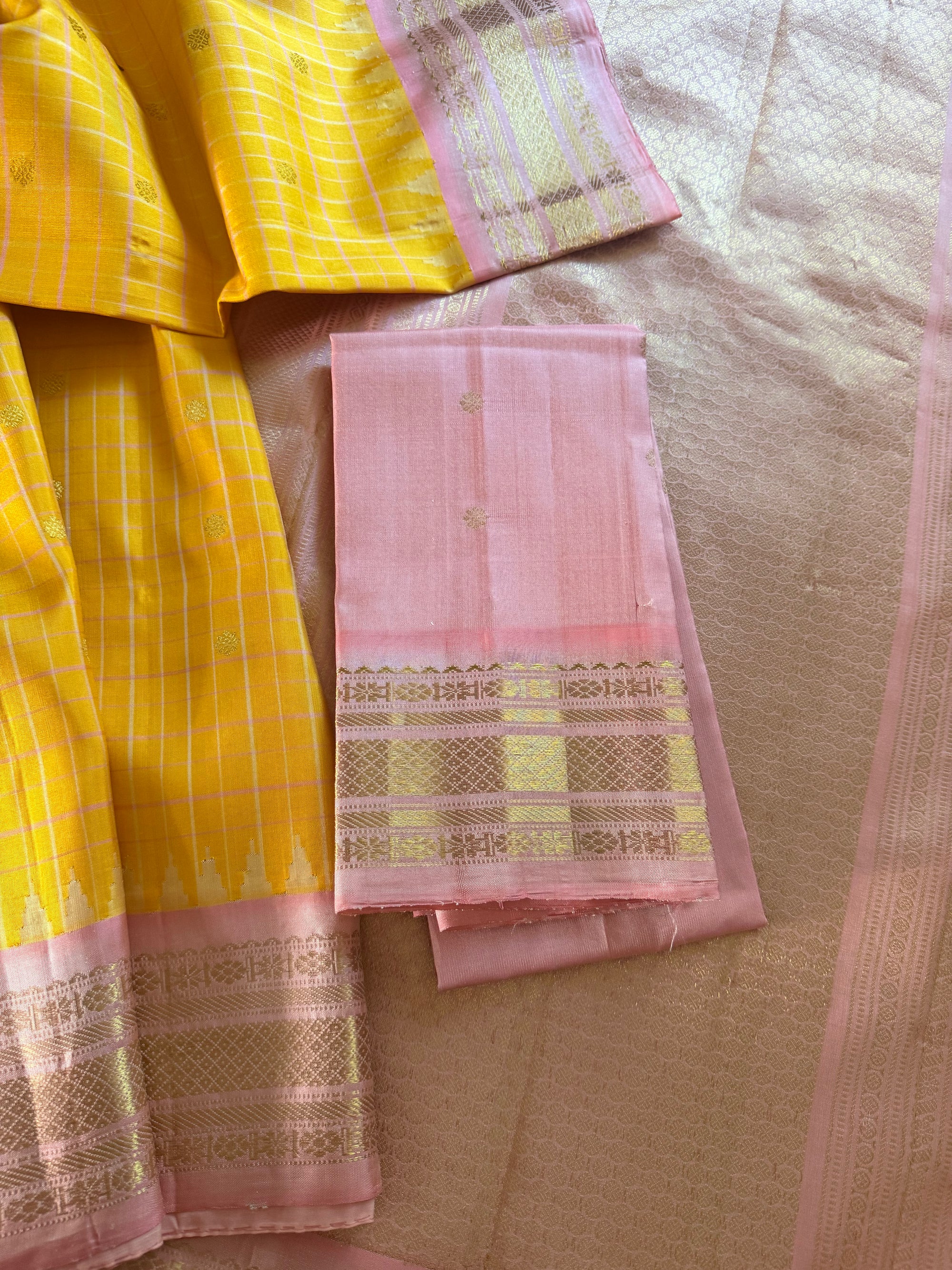 Kuttu Gadwal Silk : Pineapple Yellow + Mauve