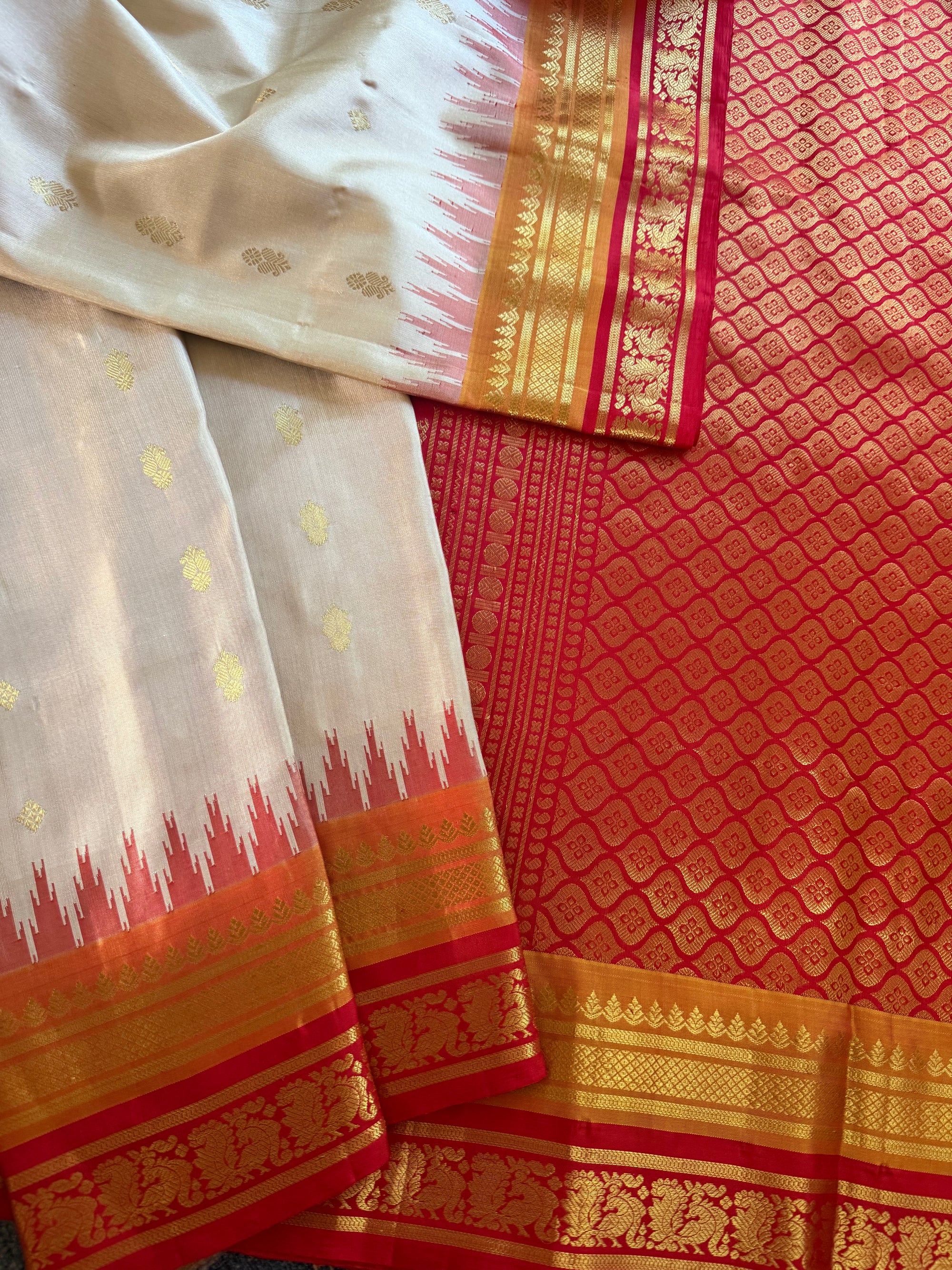 Kuttu Gadwal Silk : Ivory + Double border
