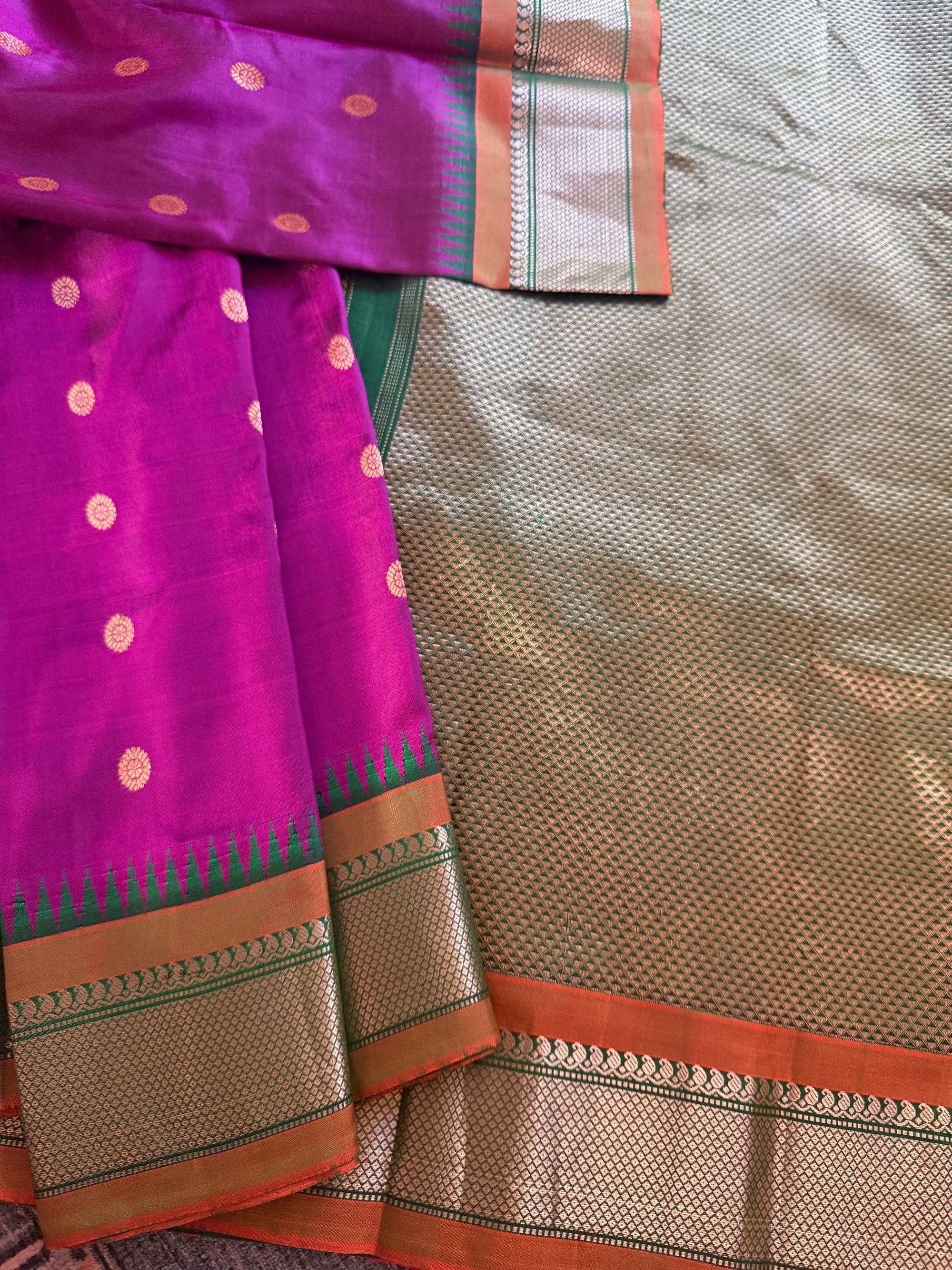 Kuttu Gadwal Silk :Garnet + Green