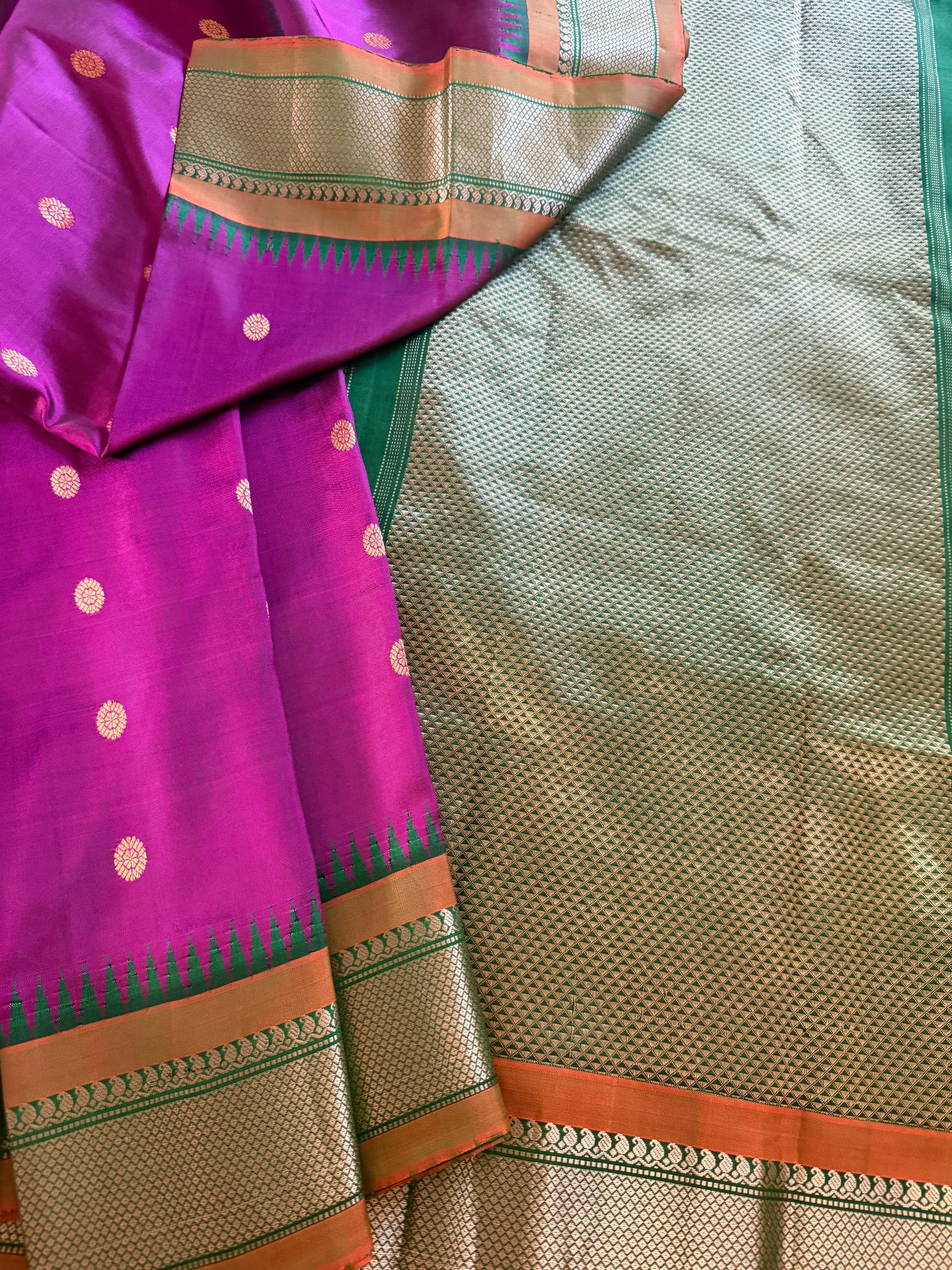 Kuttu Gadwal Silk :Garnet + Green