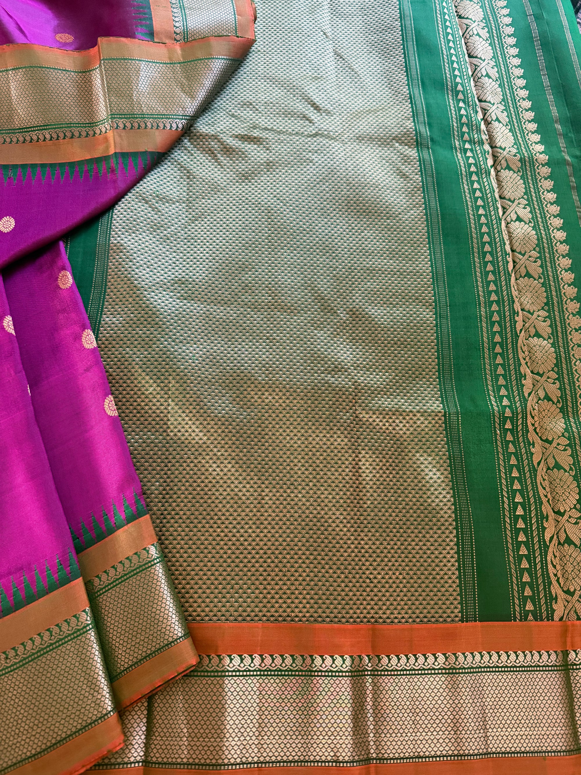 Kuttu Gadwal Silk :Garnet + Green